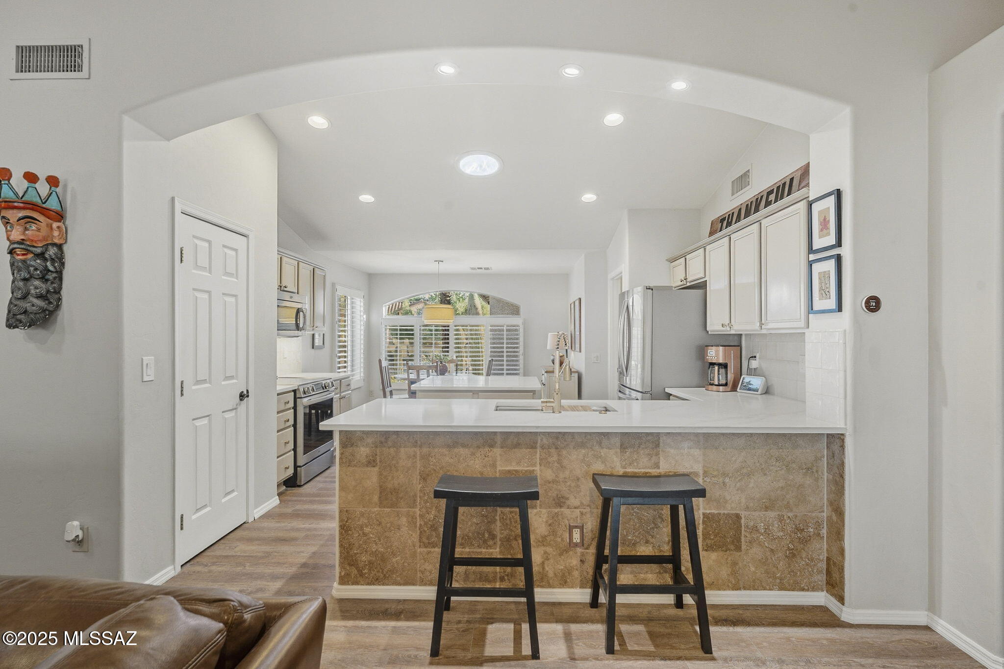 1950 E Desert Lark Pass