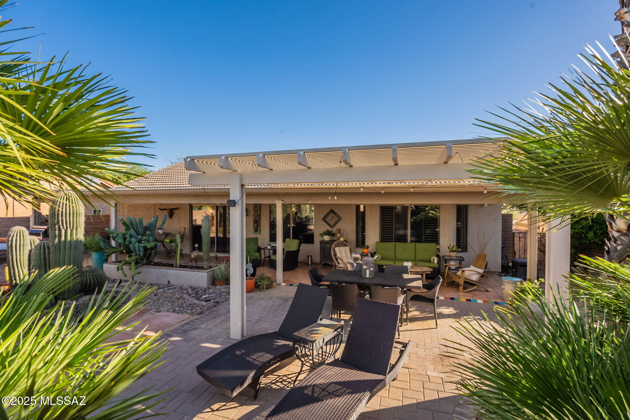 1950 E Desert Lark Pass