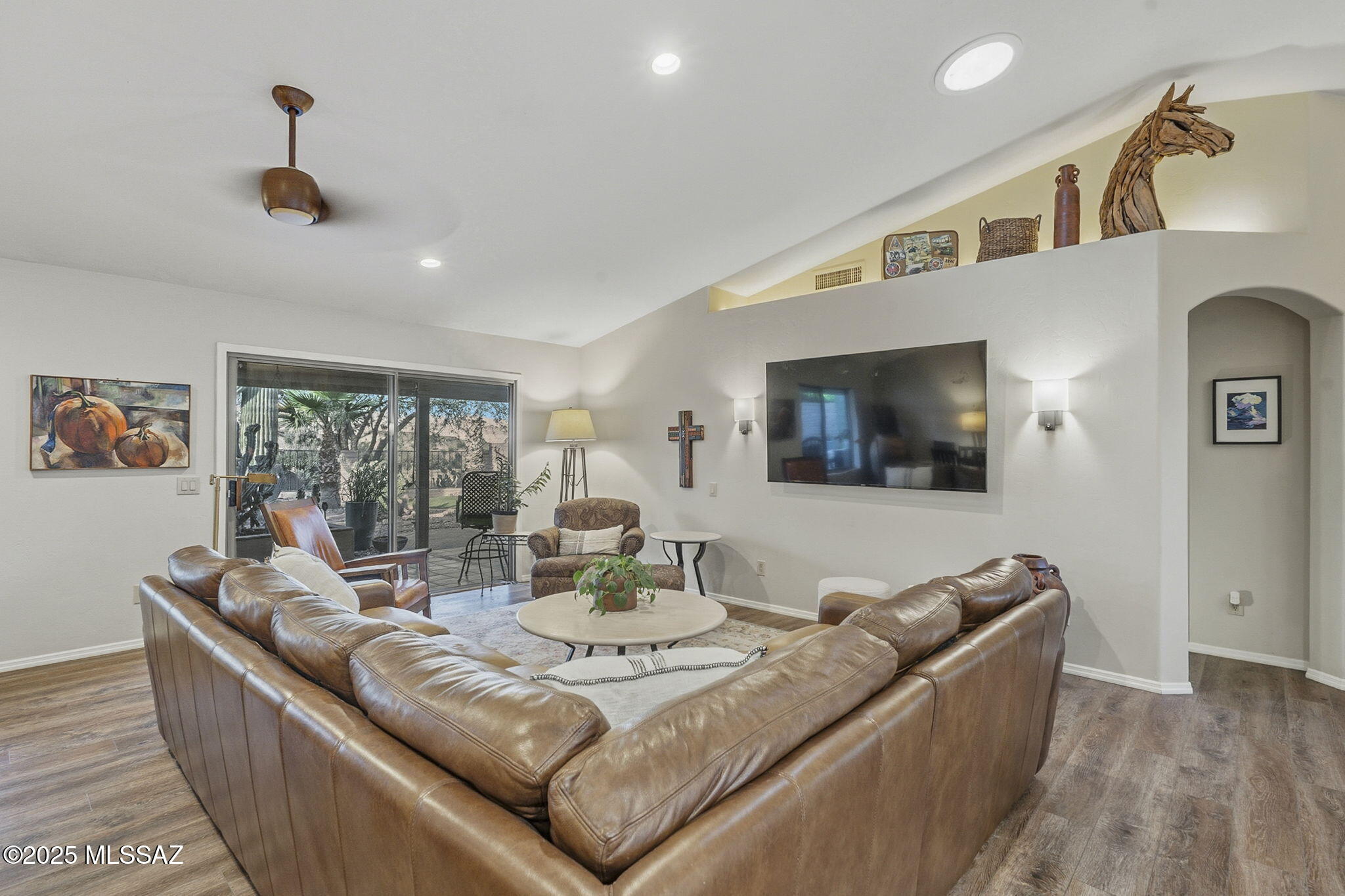 1950 E Desert Lark Pass