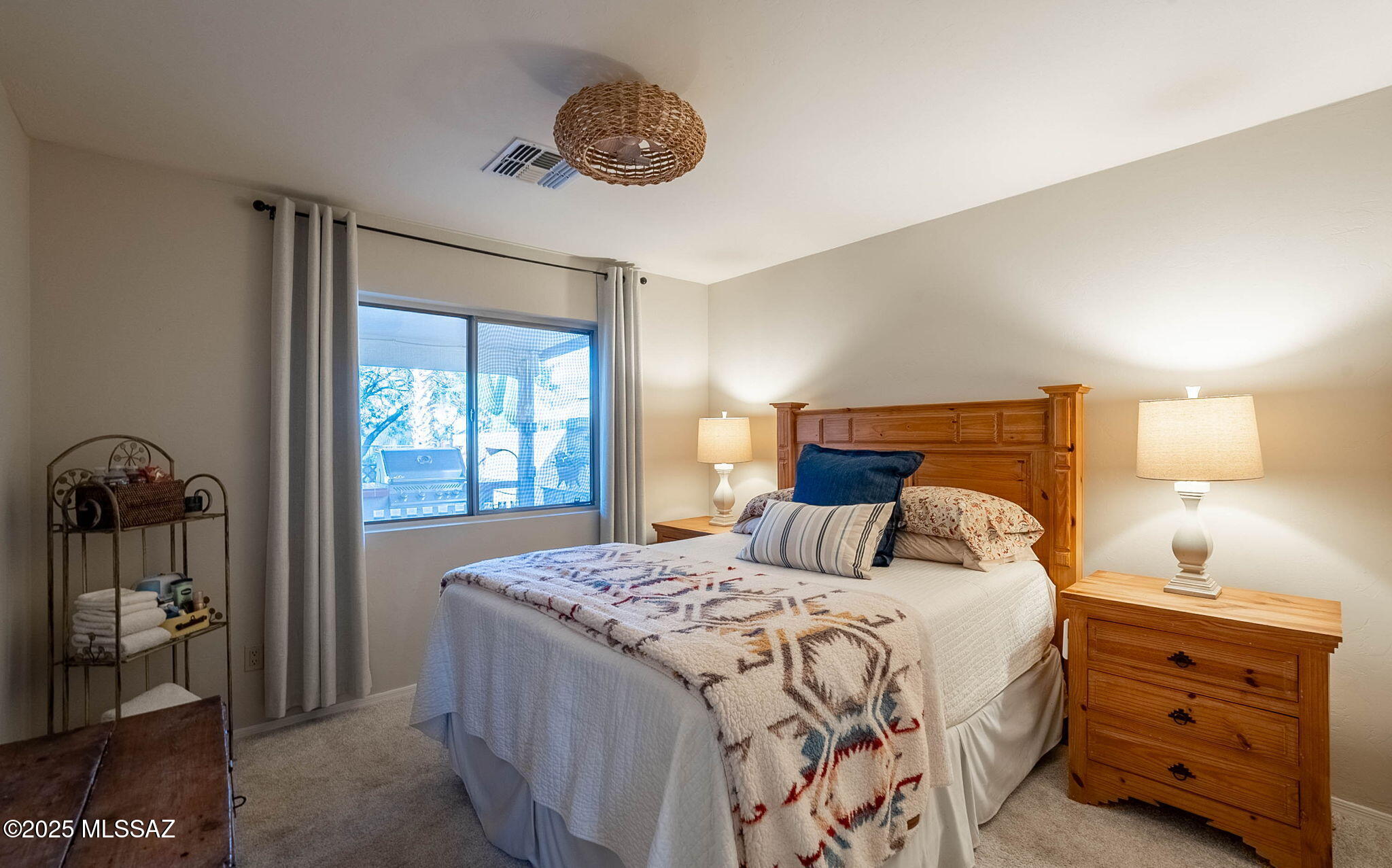 1950 E Desert Lark Pass