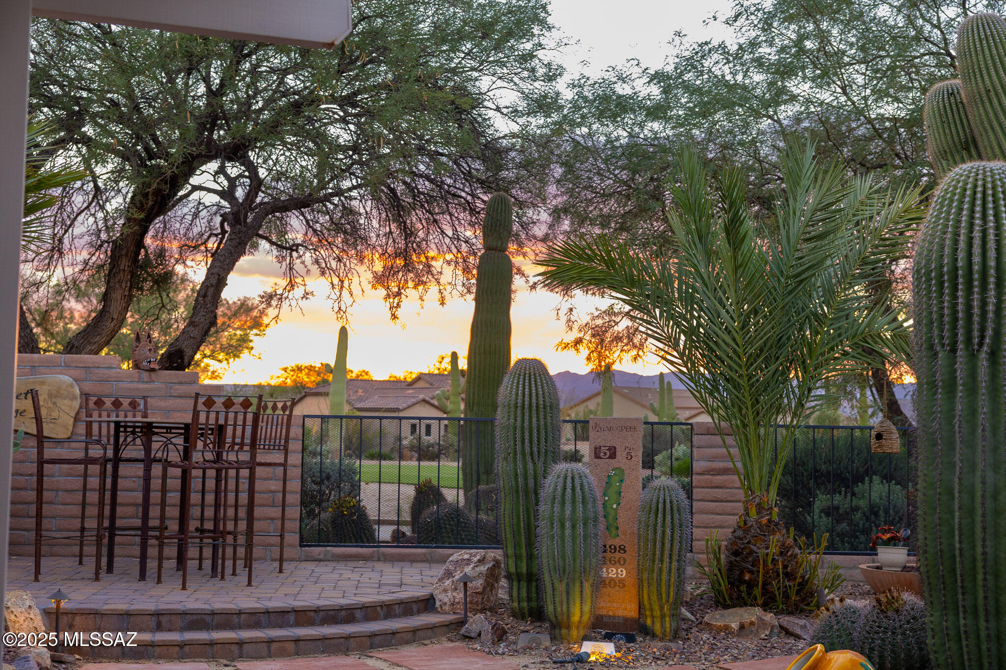 1950 E Desert Lark Pass