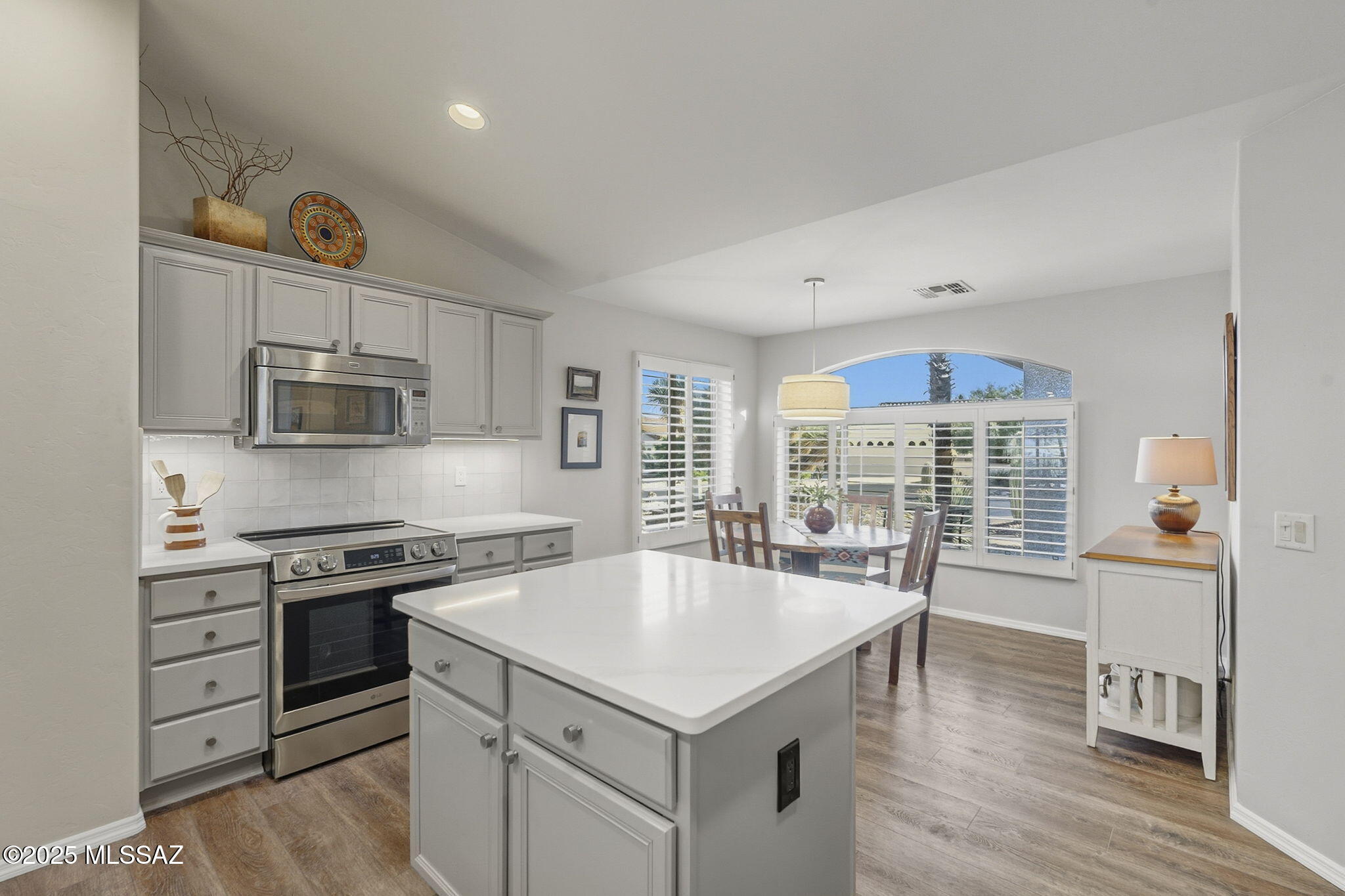 1950 E Desert Lark Pass