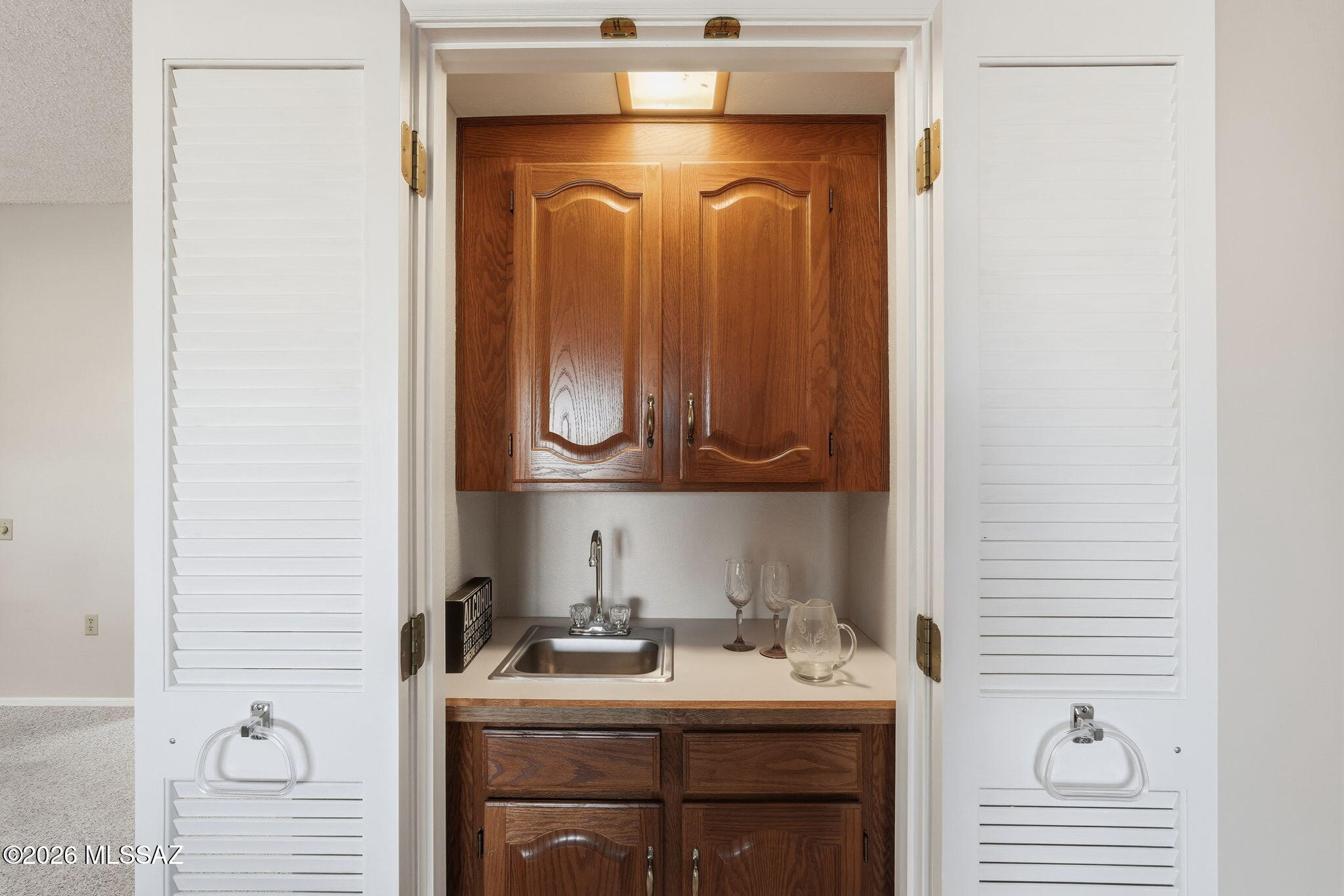 1040 W Camino Del Pato