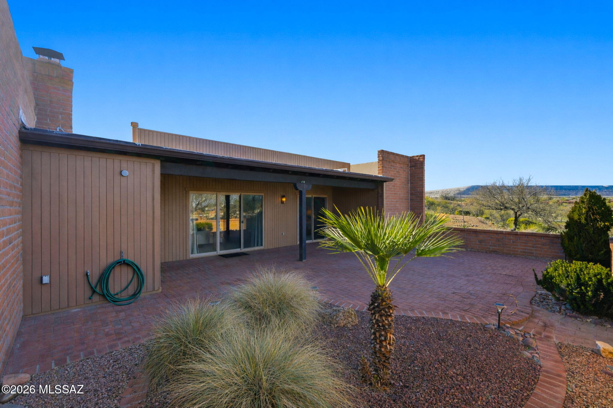 1040 W Camino Del Pato