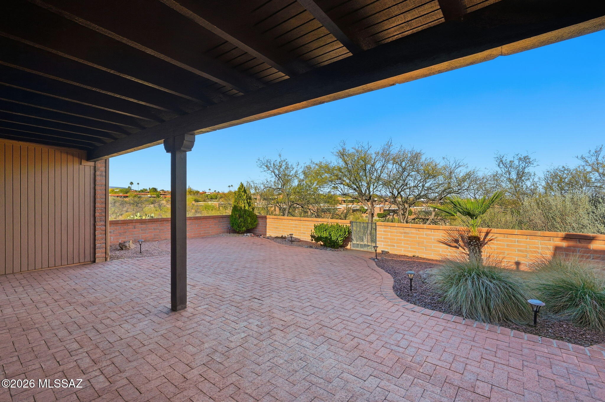 1040 W Camino Del Pato