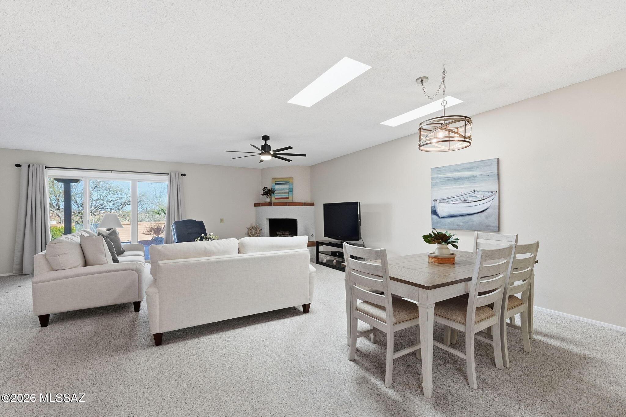 1040 W Camino Del Pato