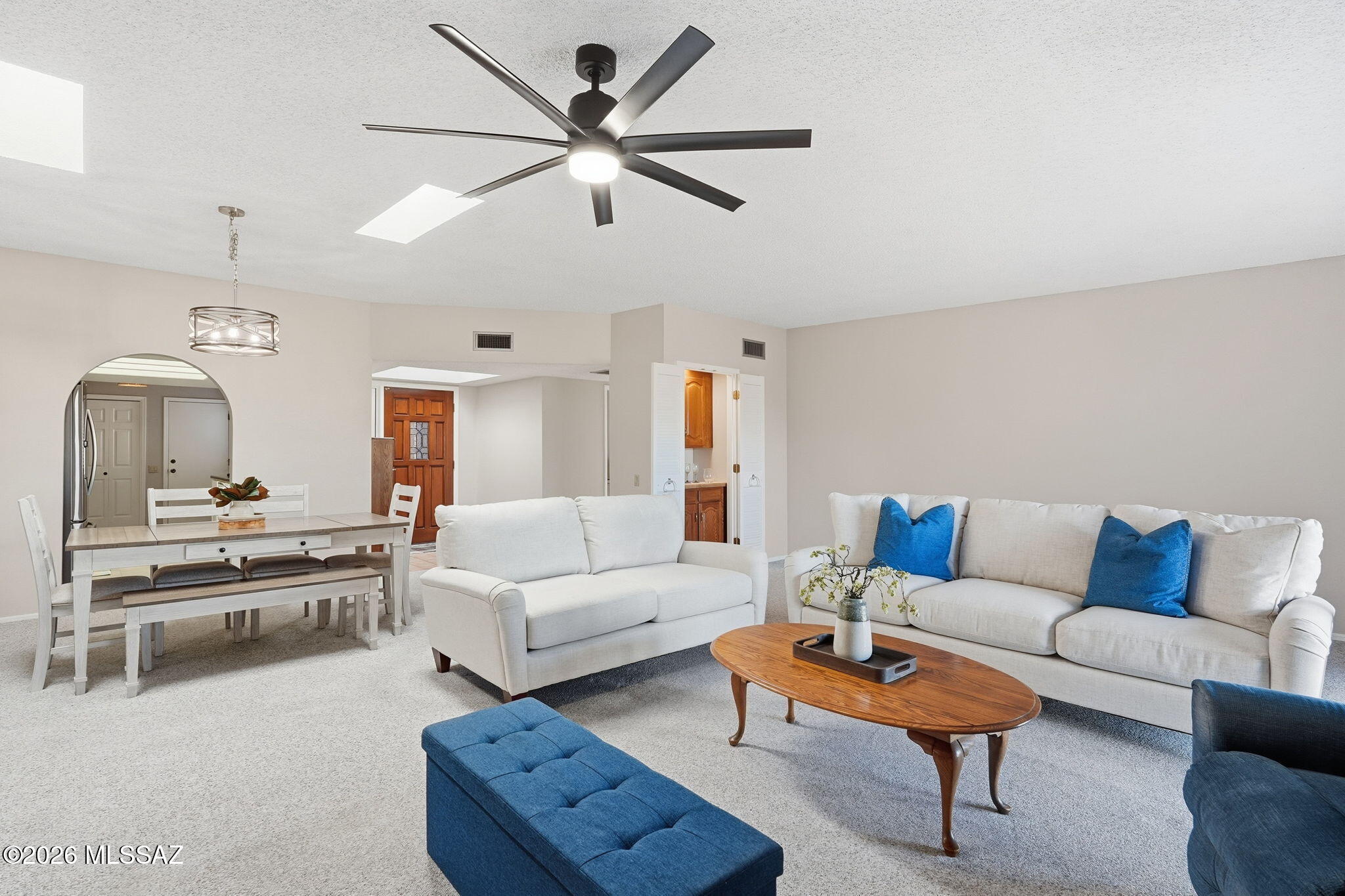 1040 W Camino Del Pato