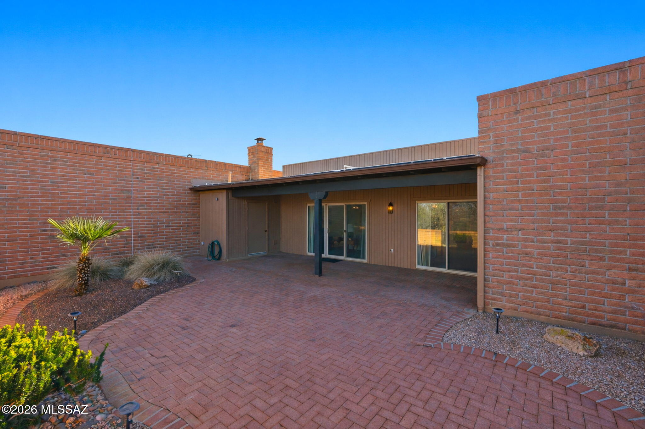 1040 W Camino Del Pato