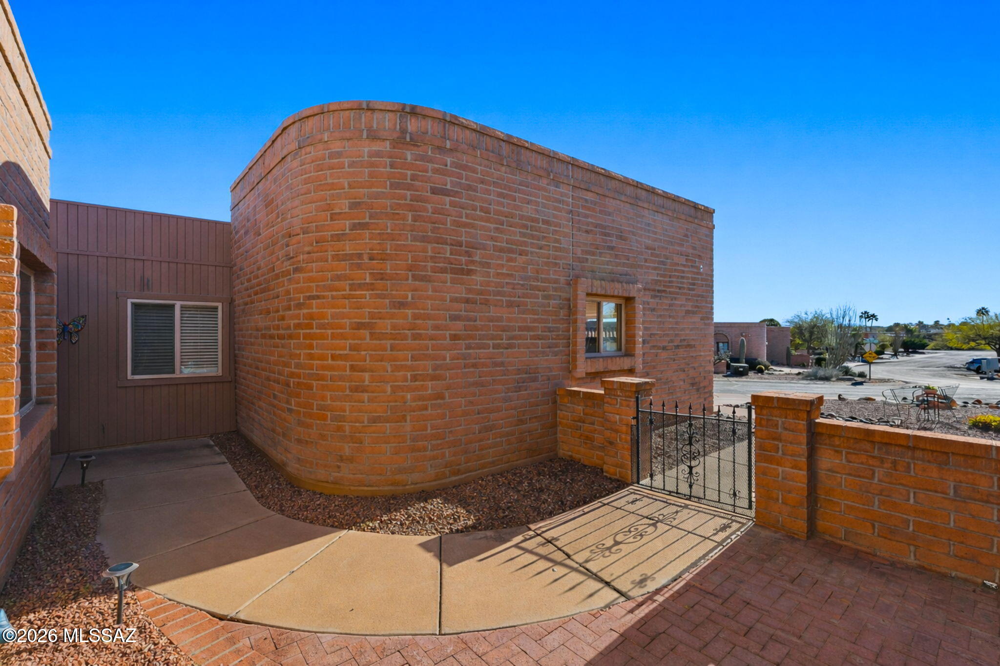 1040 W Camino Del Pato