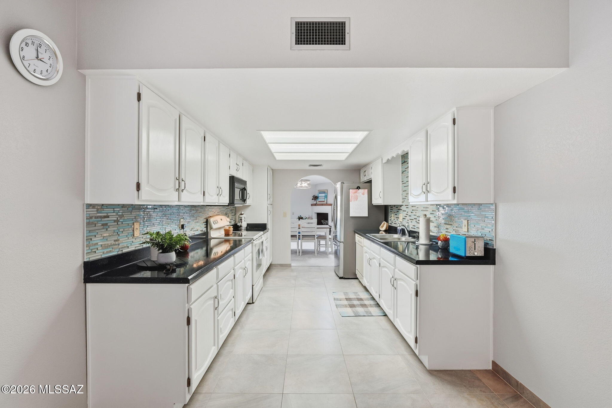 1040 W Camino Del Pato