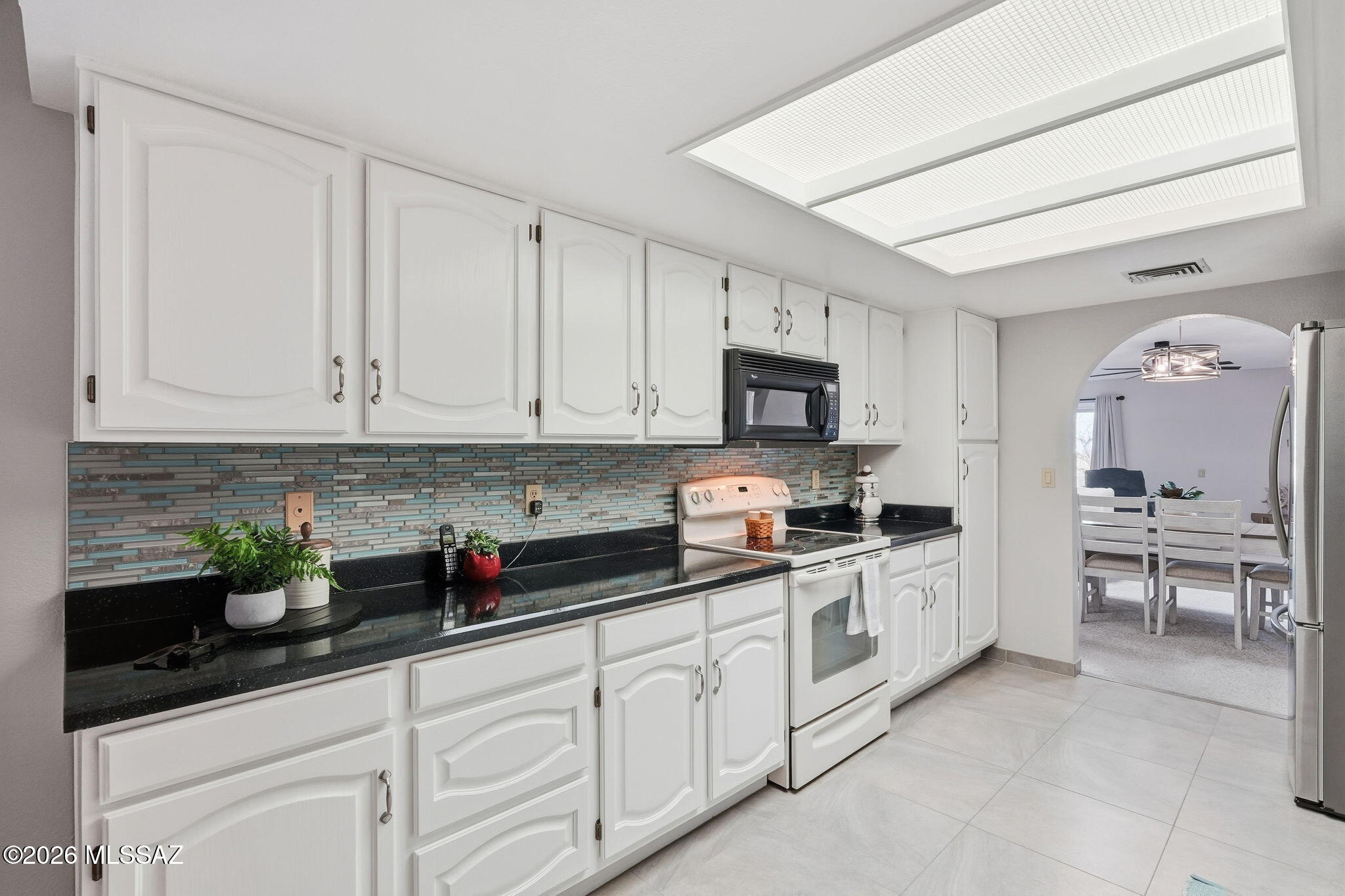 1040 W Camino Del Pato