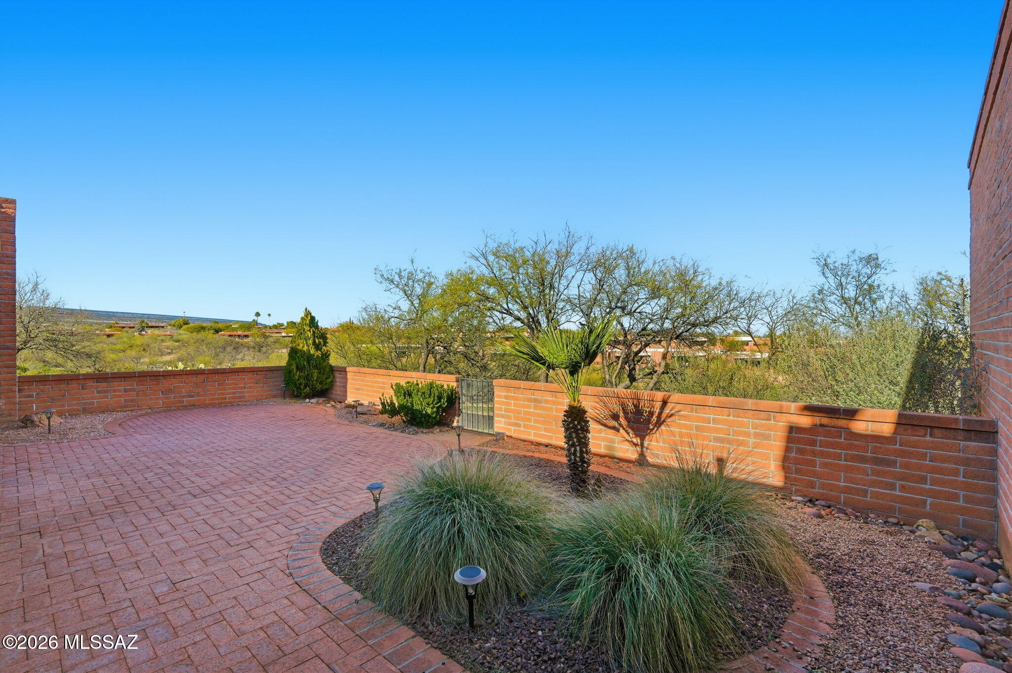 1040 W Camino Del Pato