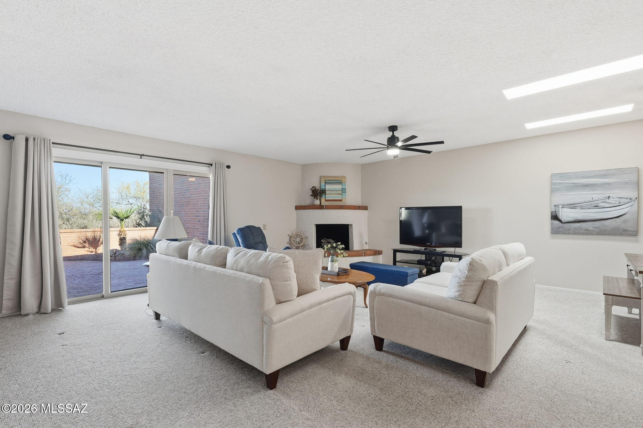 1040 W Camino Del Pato