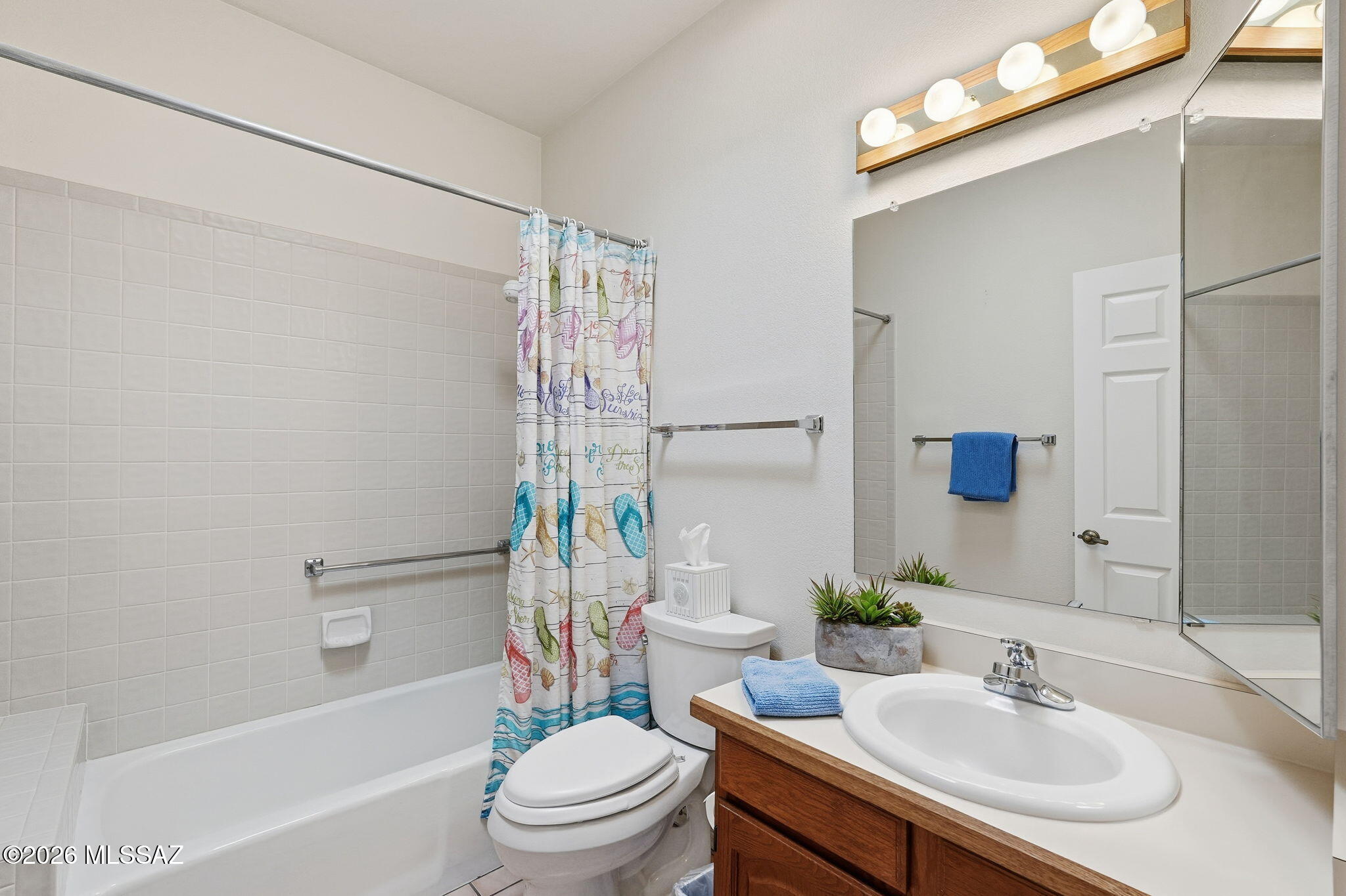 1040 W Camino Del Pato