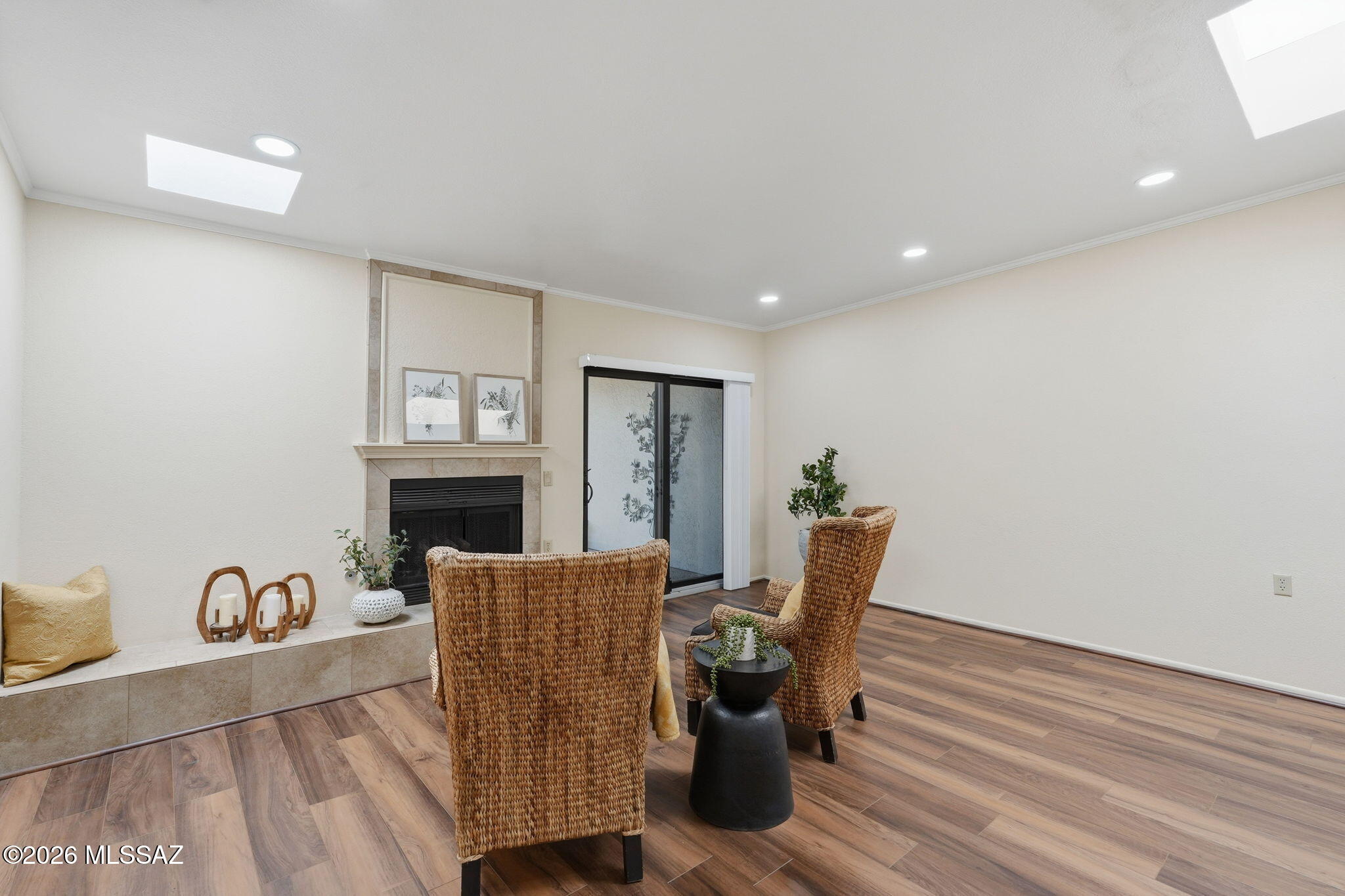 851 W Calle De Emilia