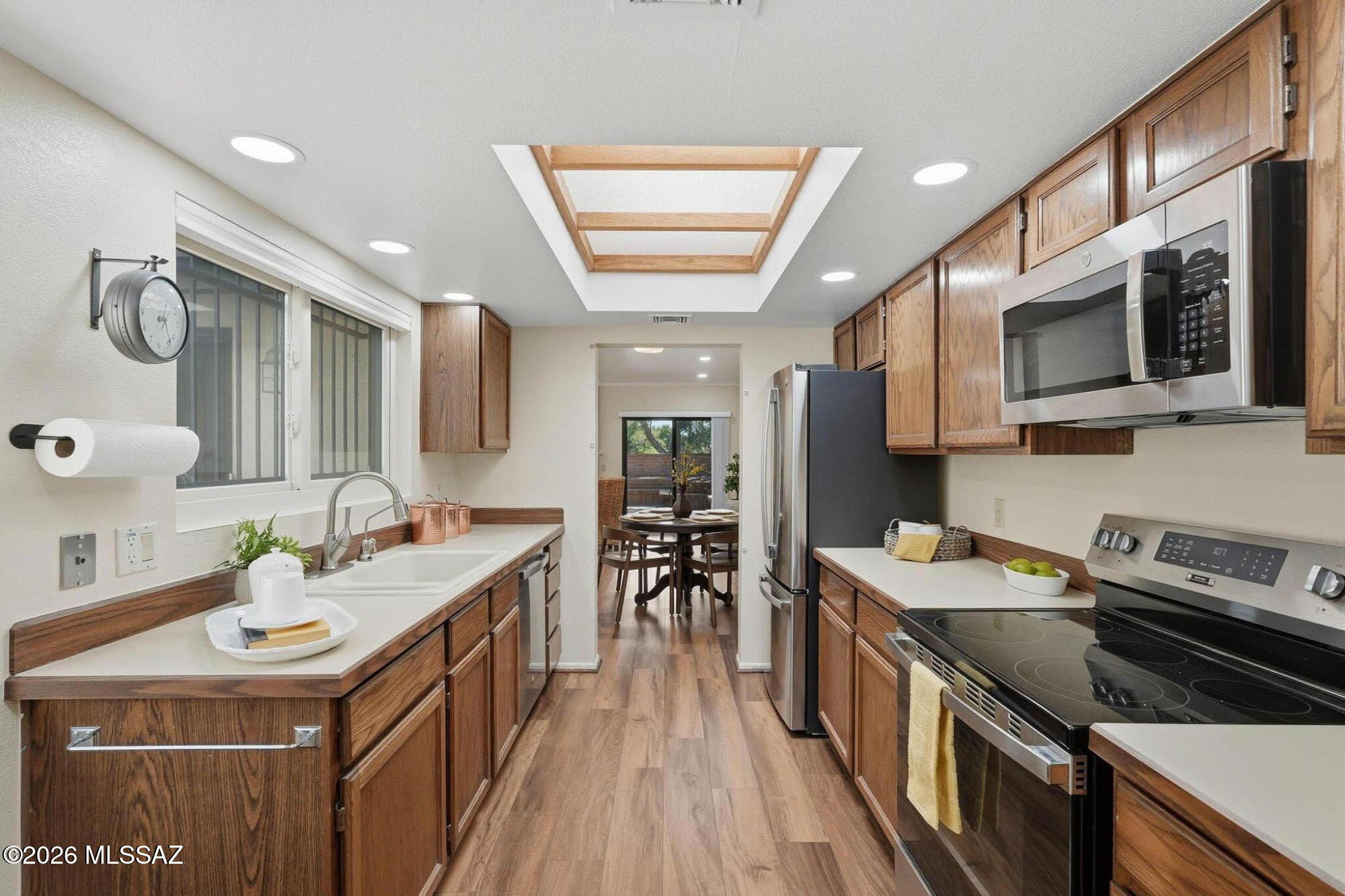 851 W Calle De Emilia