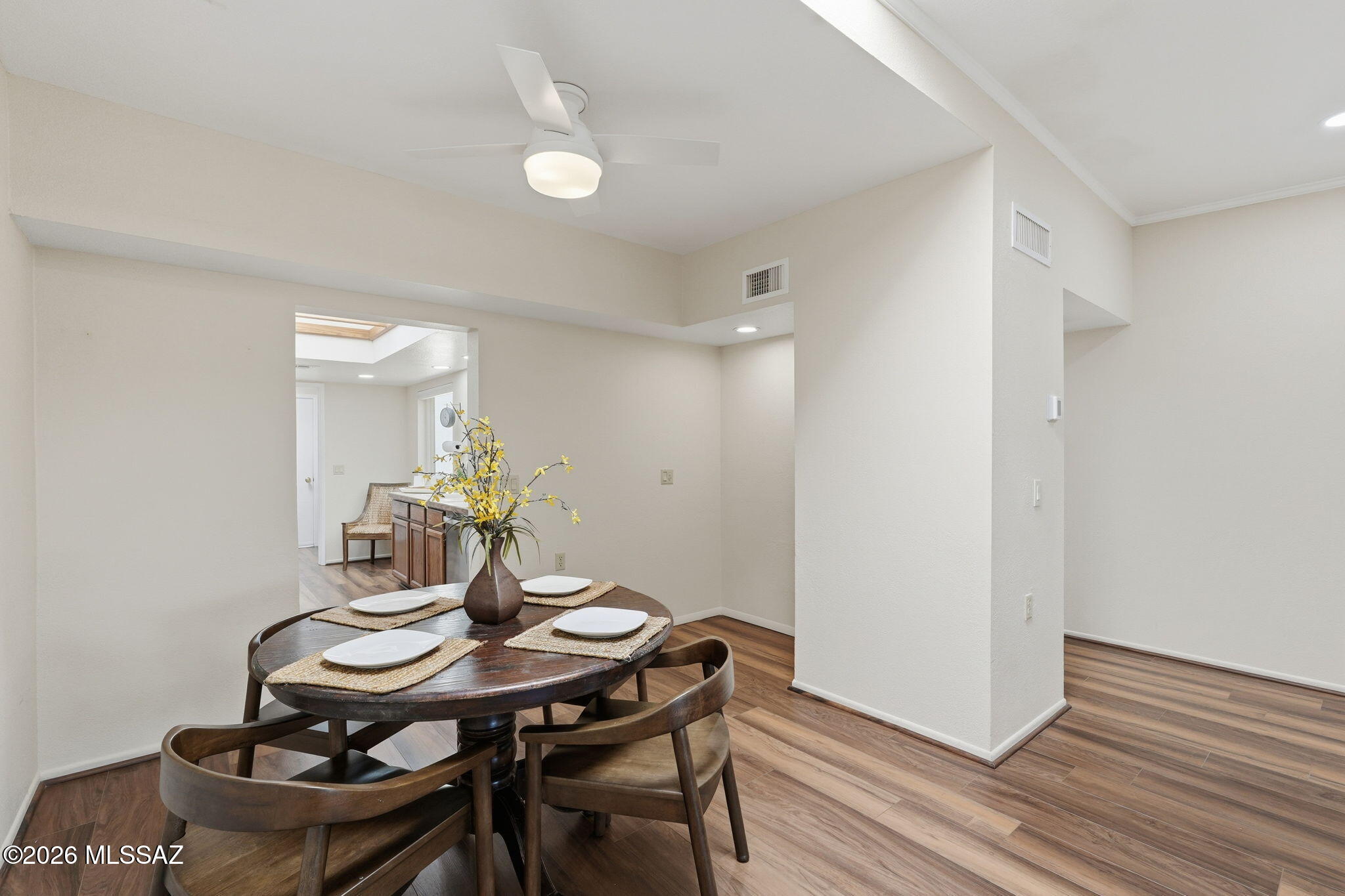 851 W Calle De Emilia