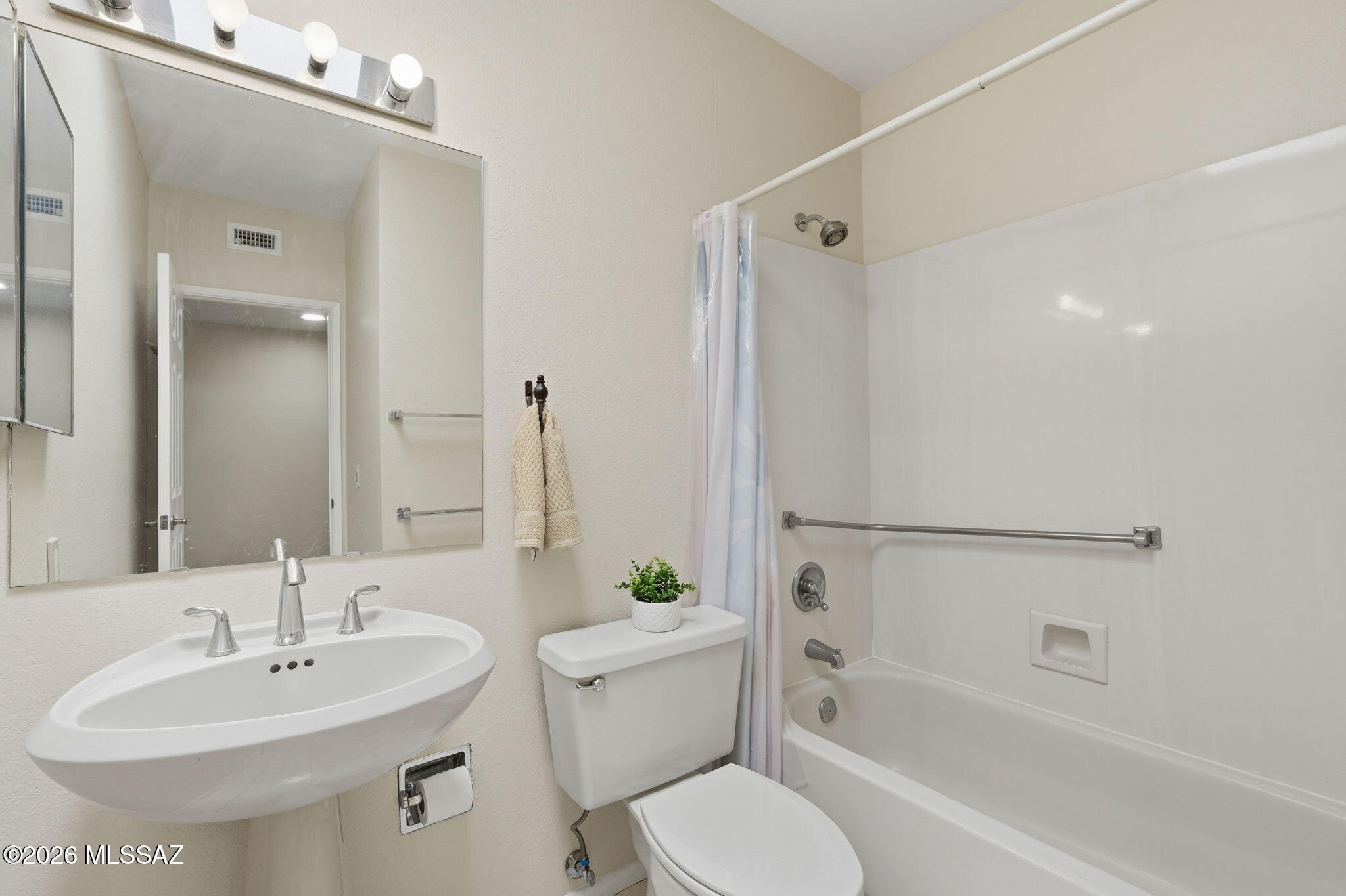 851 W Calle De Emilia