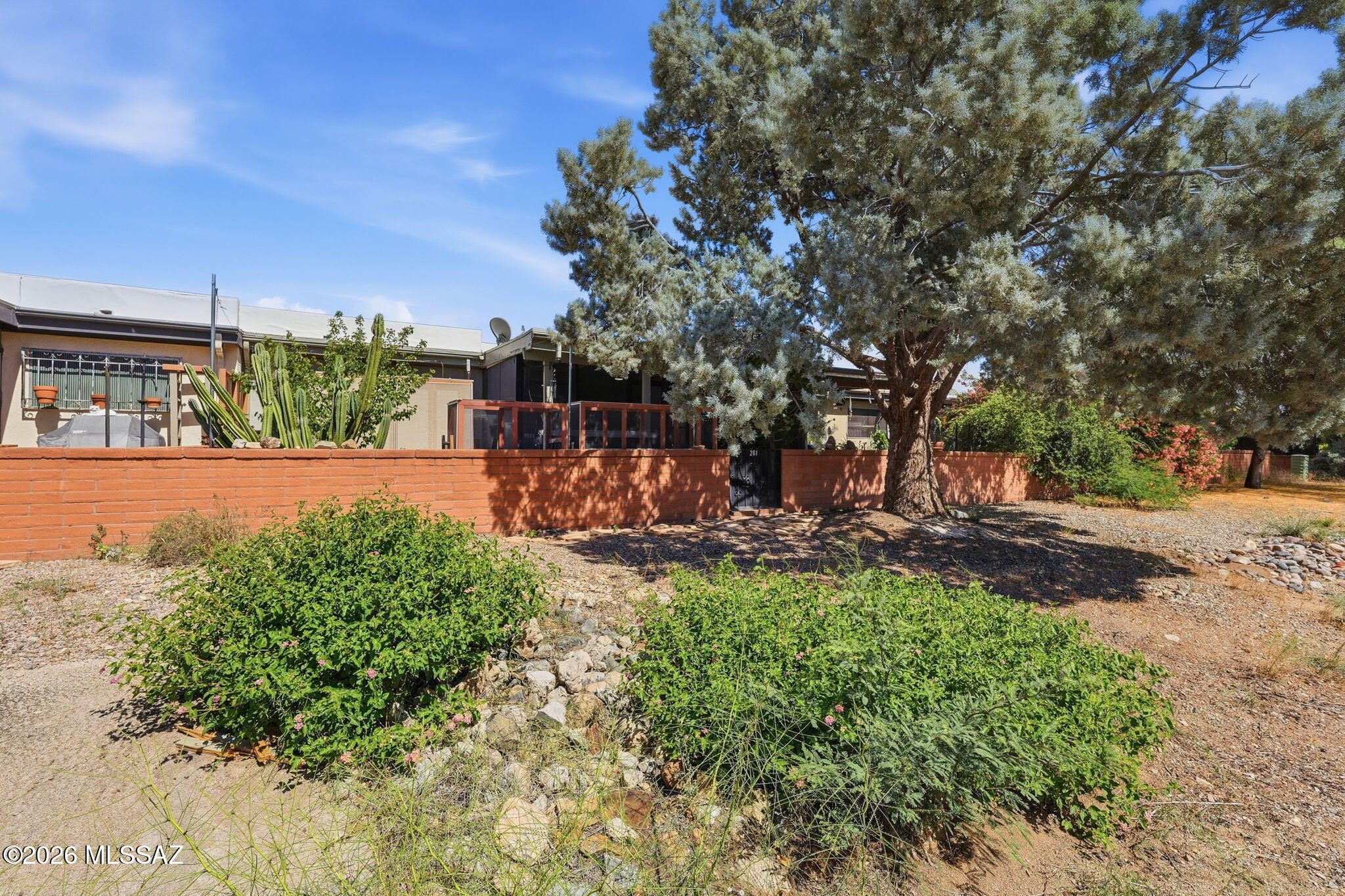 261 N Calle Del Lago