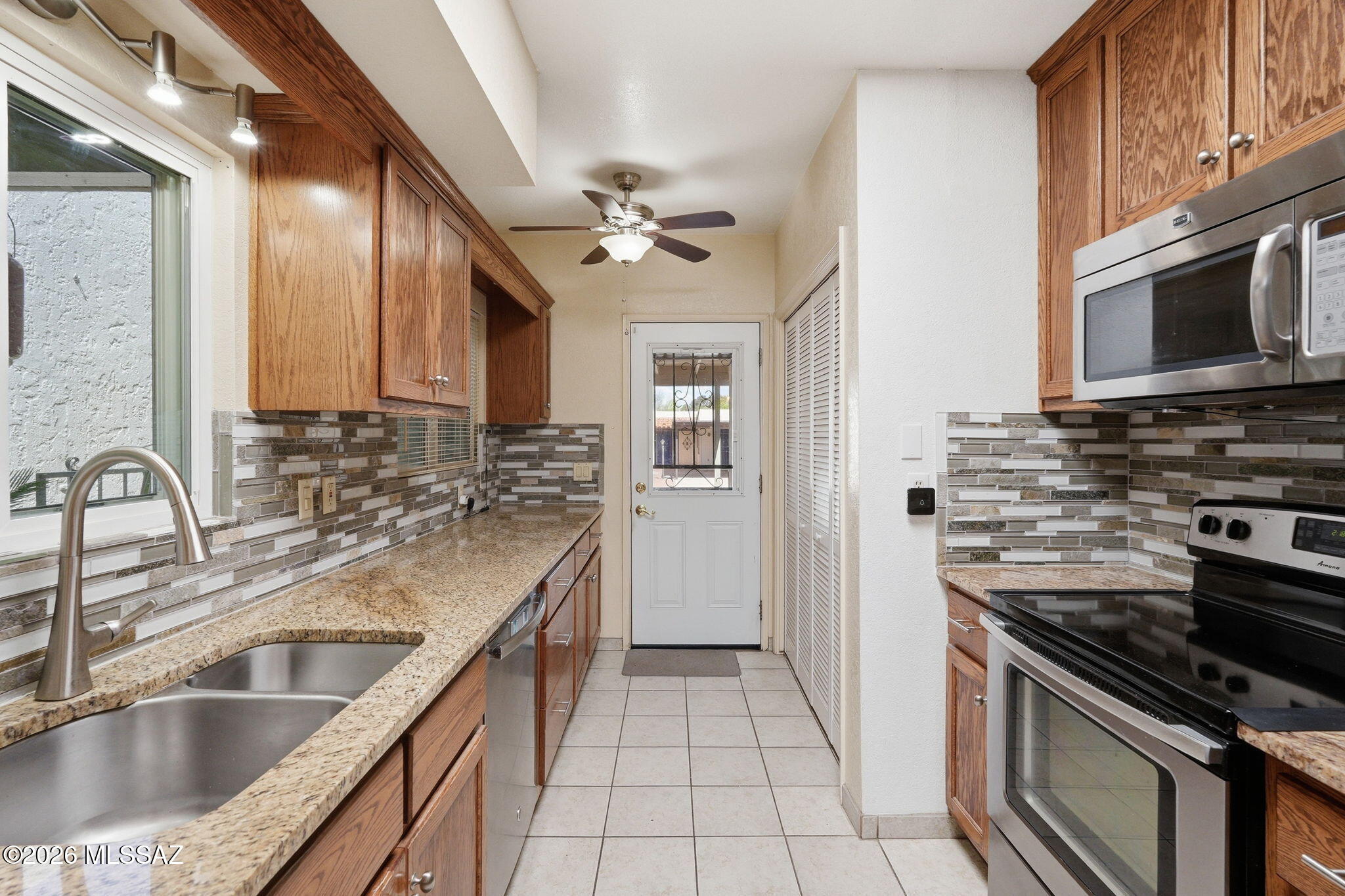 261 N Calle Del Lago