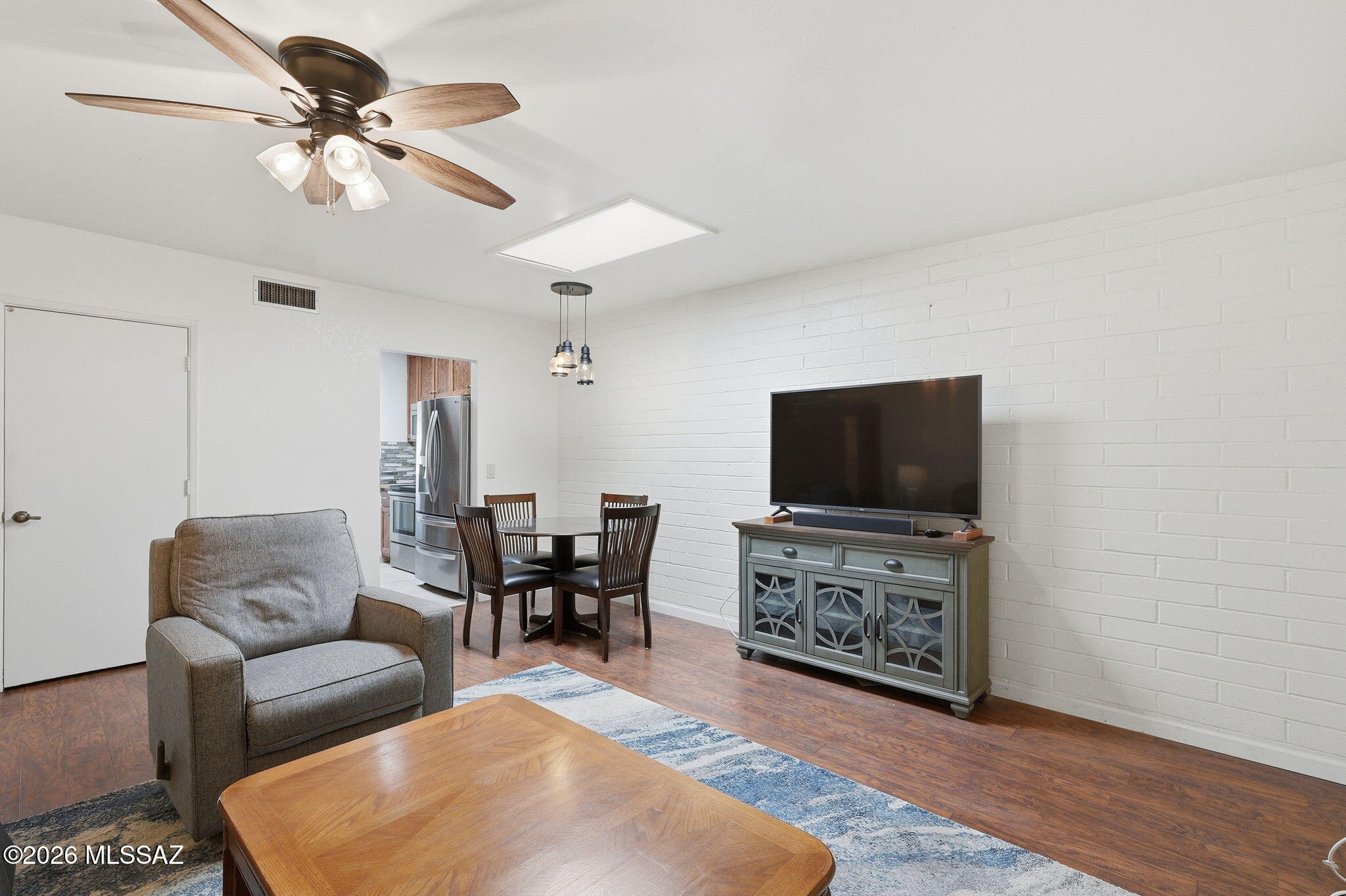261 N Calle Del Lago