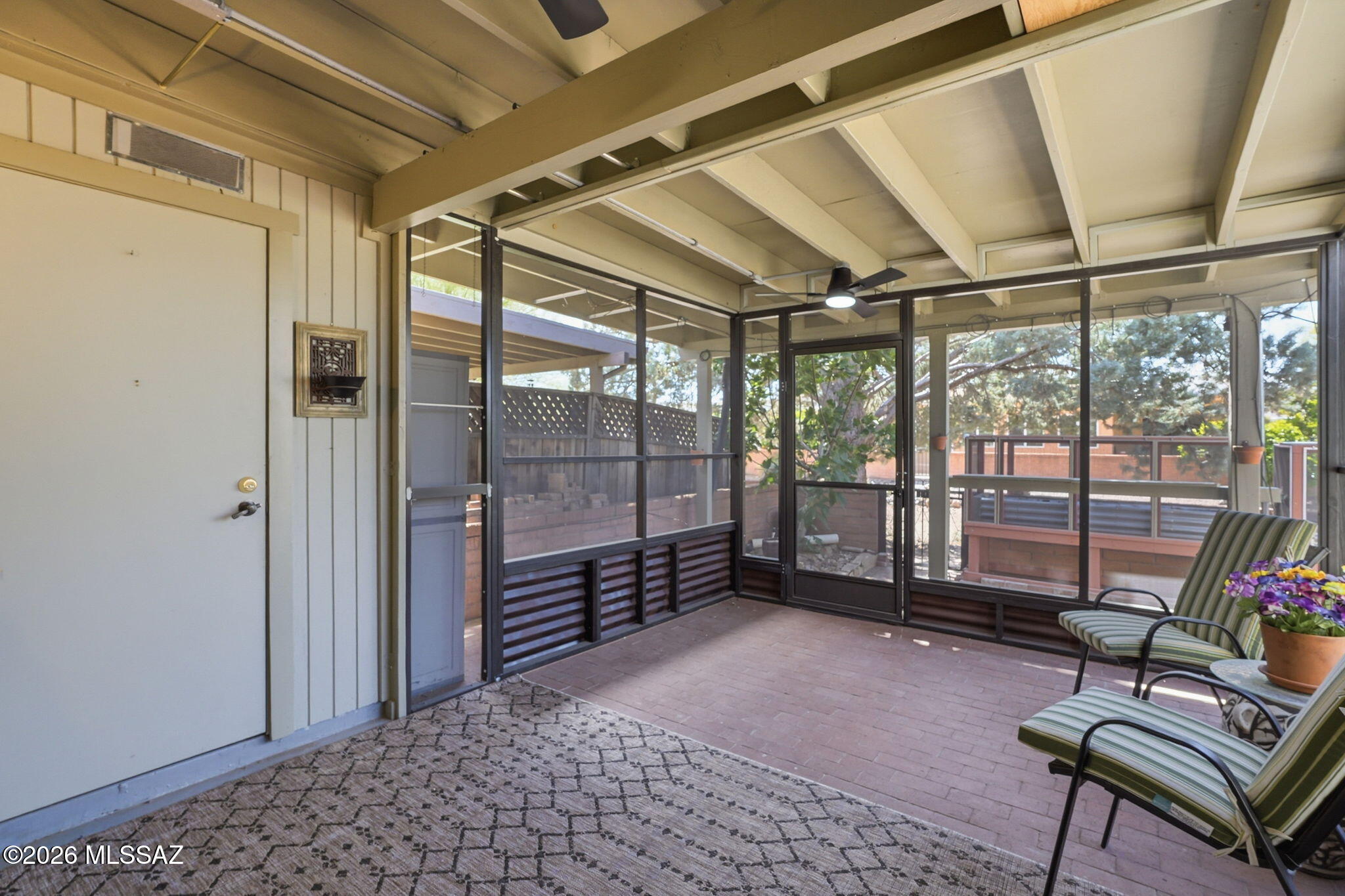 261 N Calle Del Lago