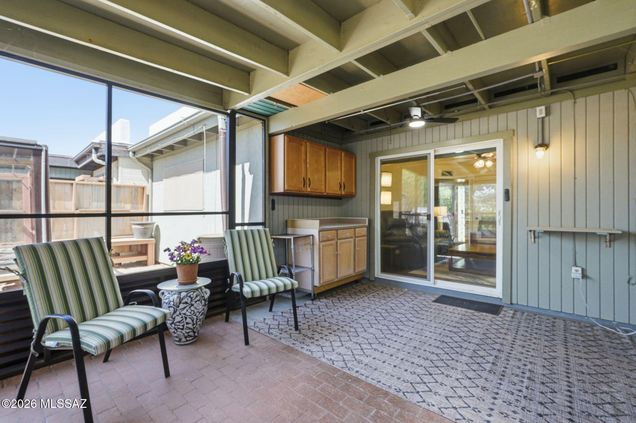 261 N Calle Del Lago