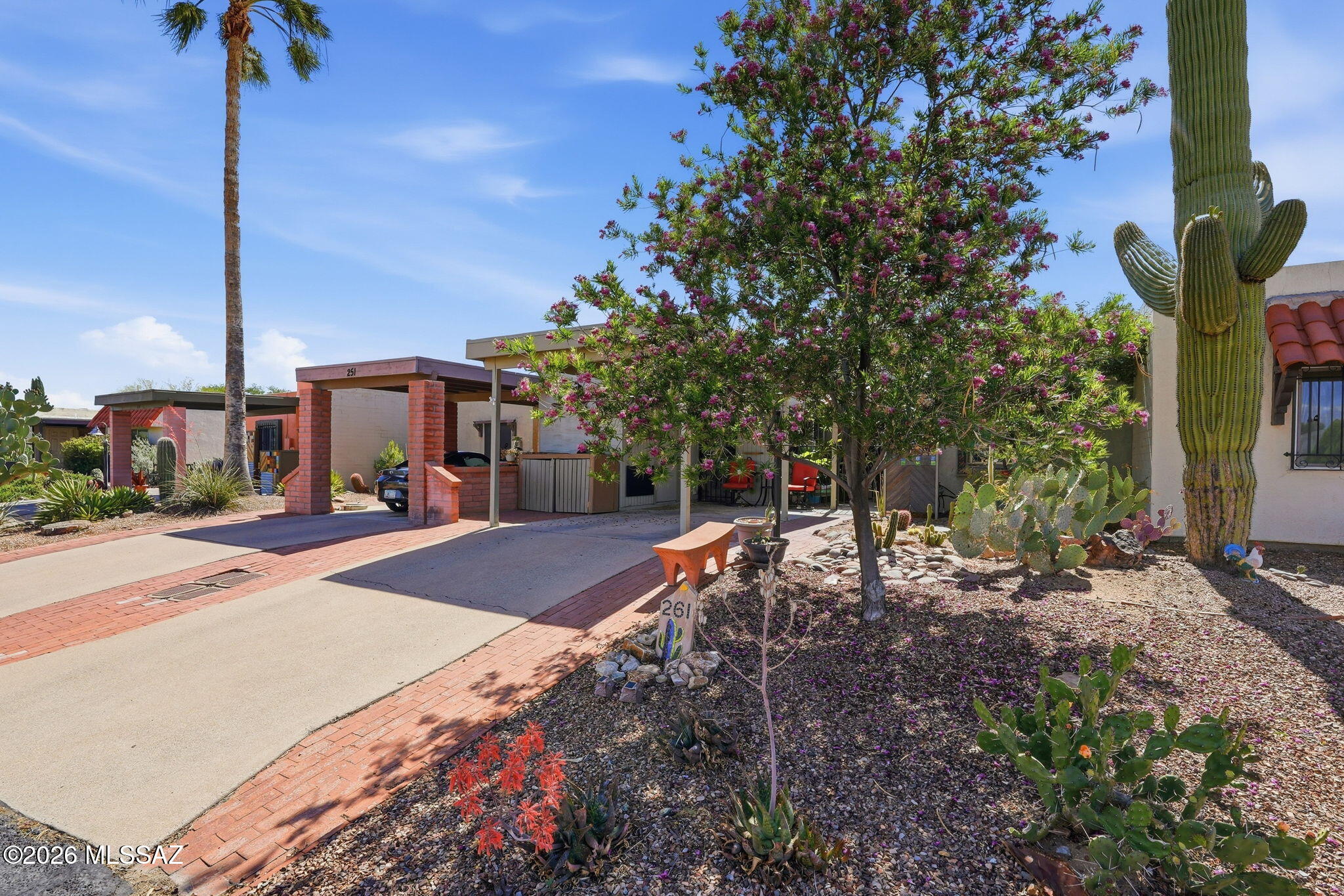 261 N Calle Del Lago
