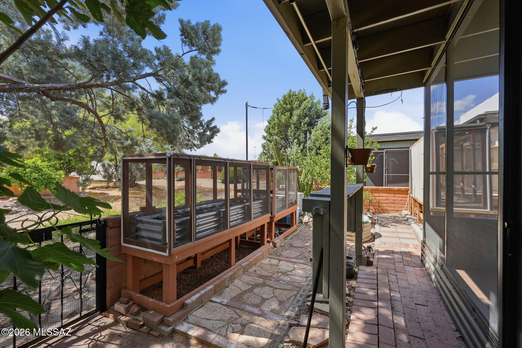261 N Calle Del Lago