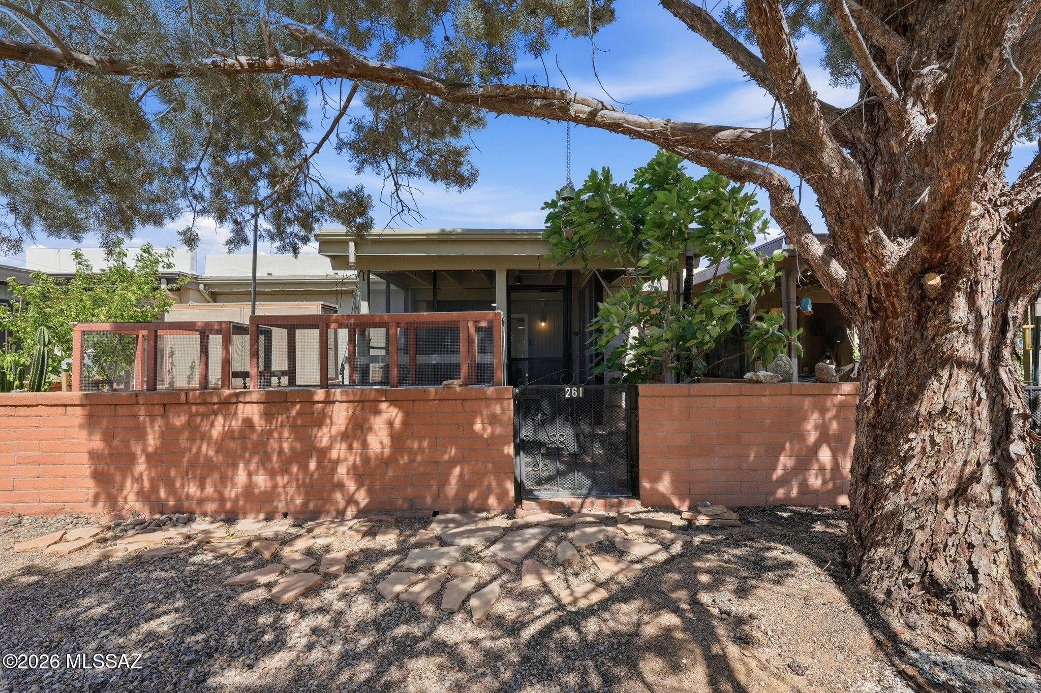 261 N Calle Del Lago