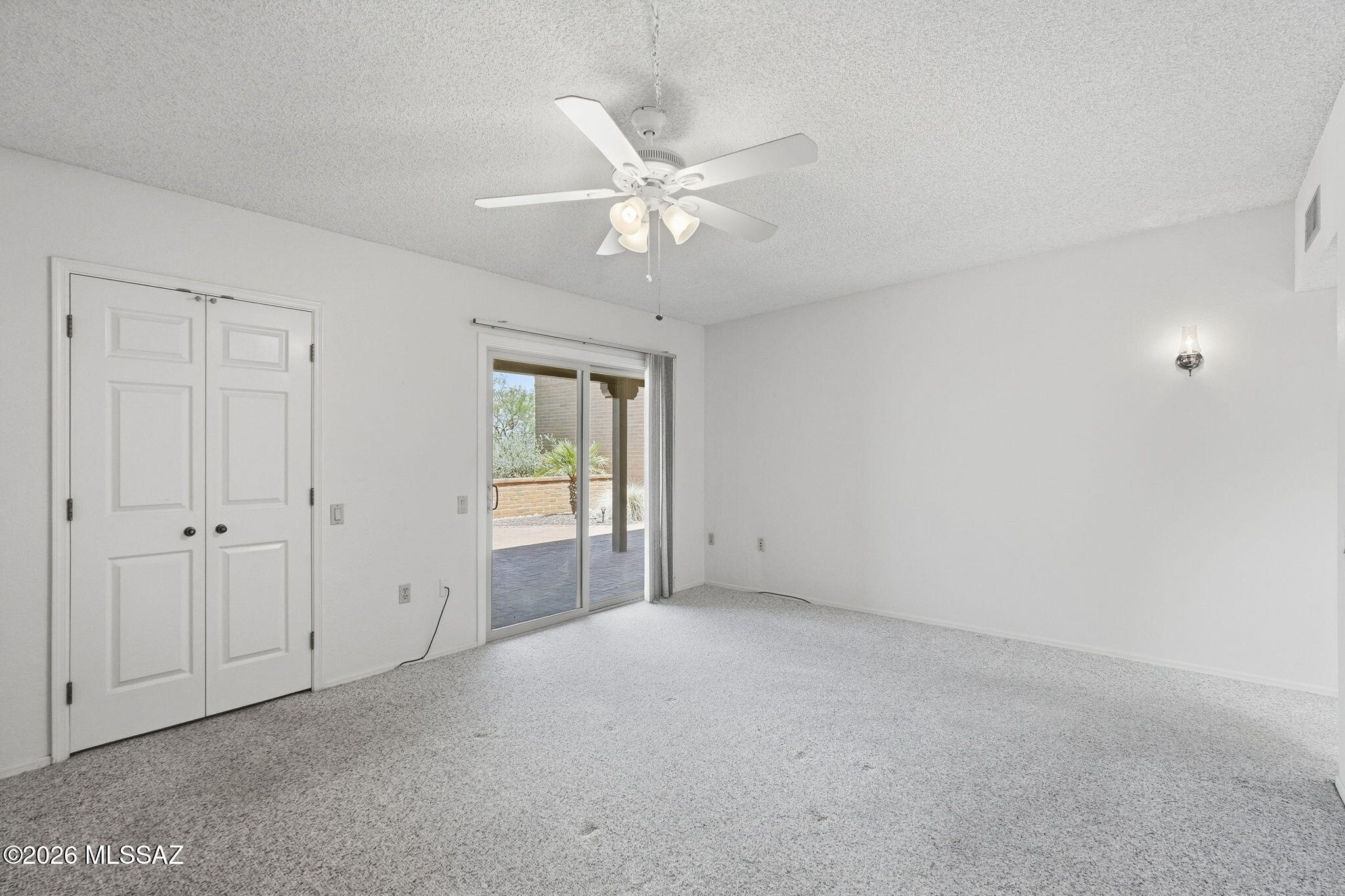1040 W Camino Del Pato
