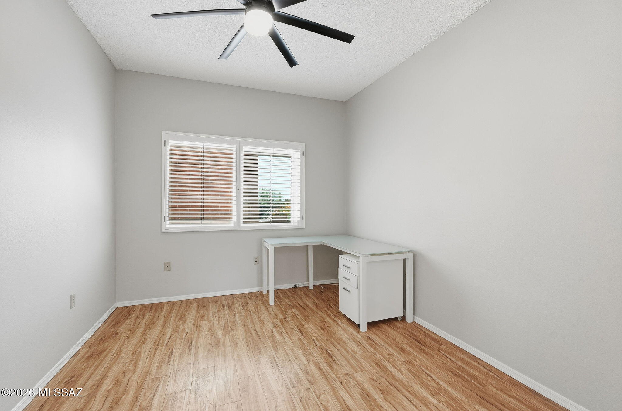 1040 W Camino Del Pato