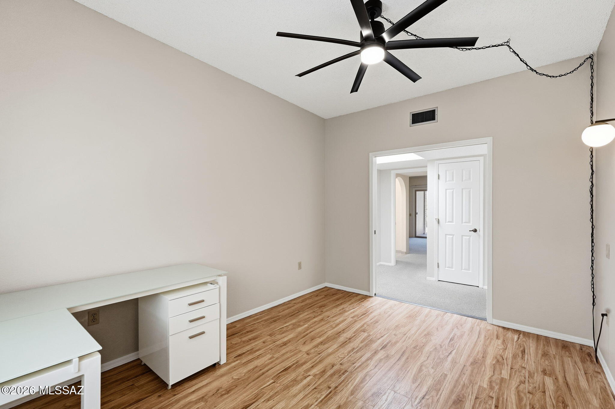 1040 W Camino Del Pato