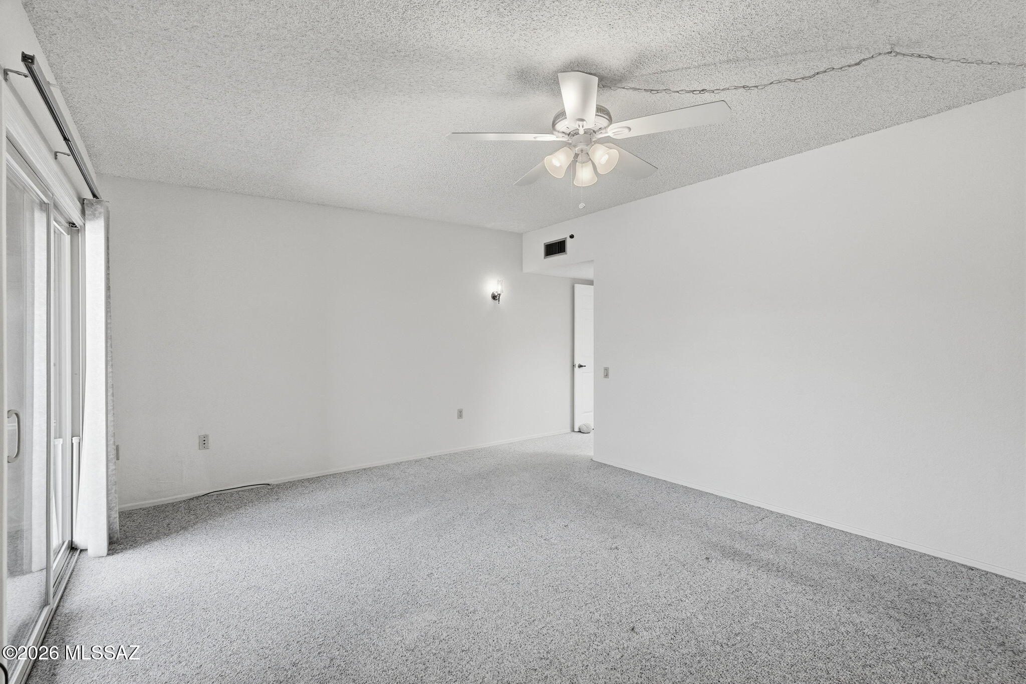 1040 W Camino Del Pato