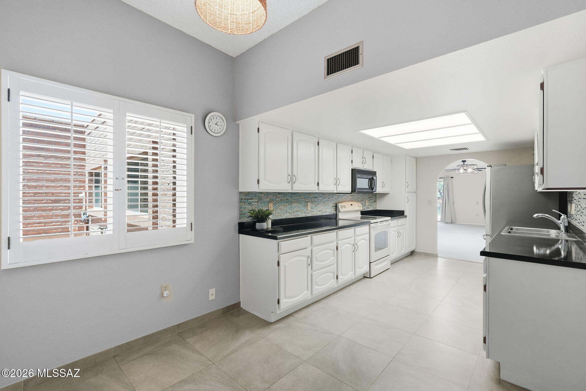 1040 W Camino Del Pato