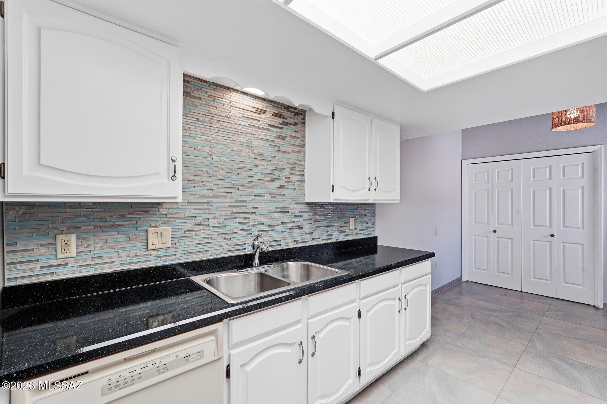 1040 W Camino Del Pato