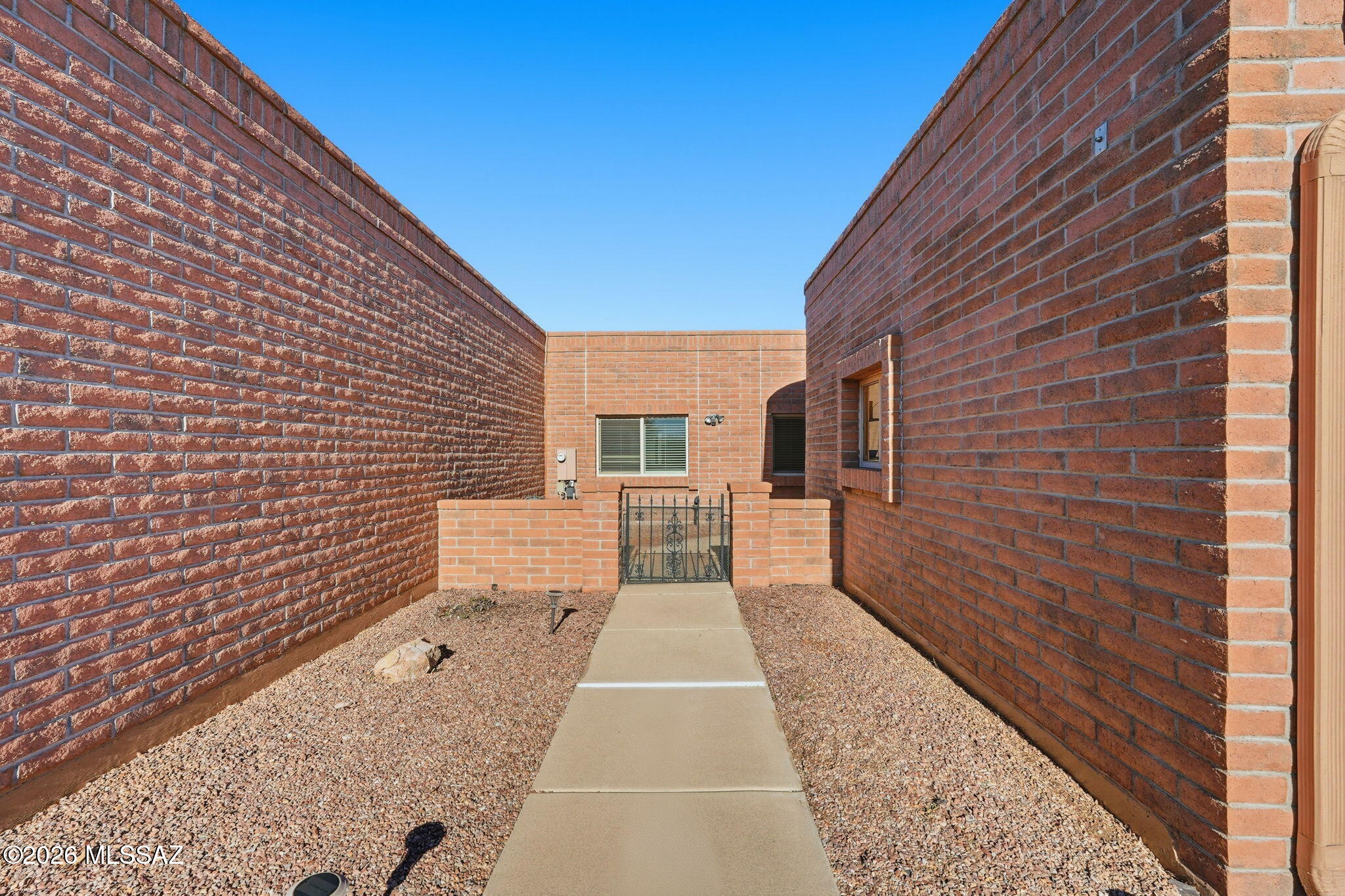 1040 W Camino Del Pato