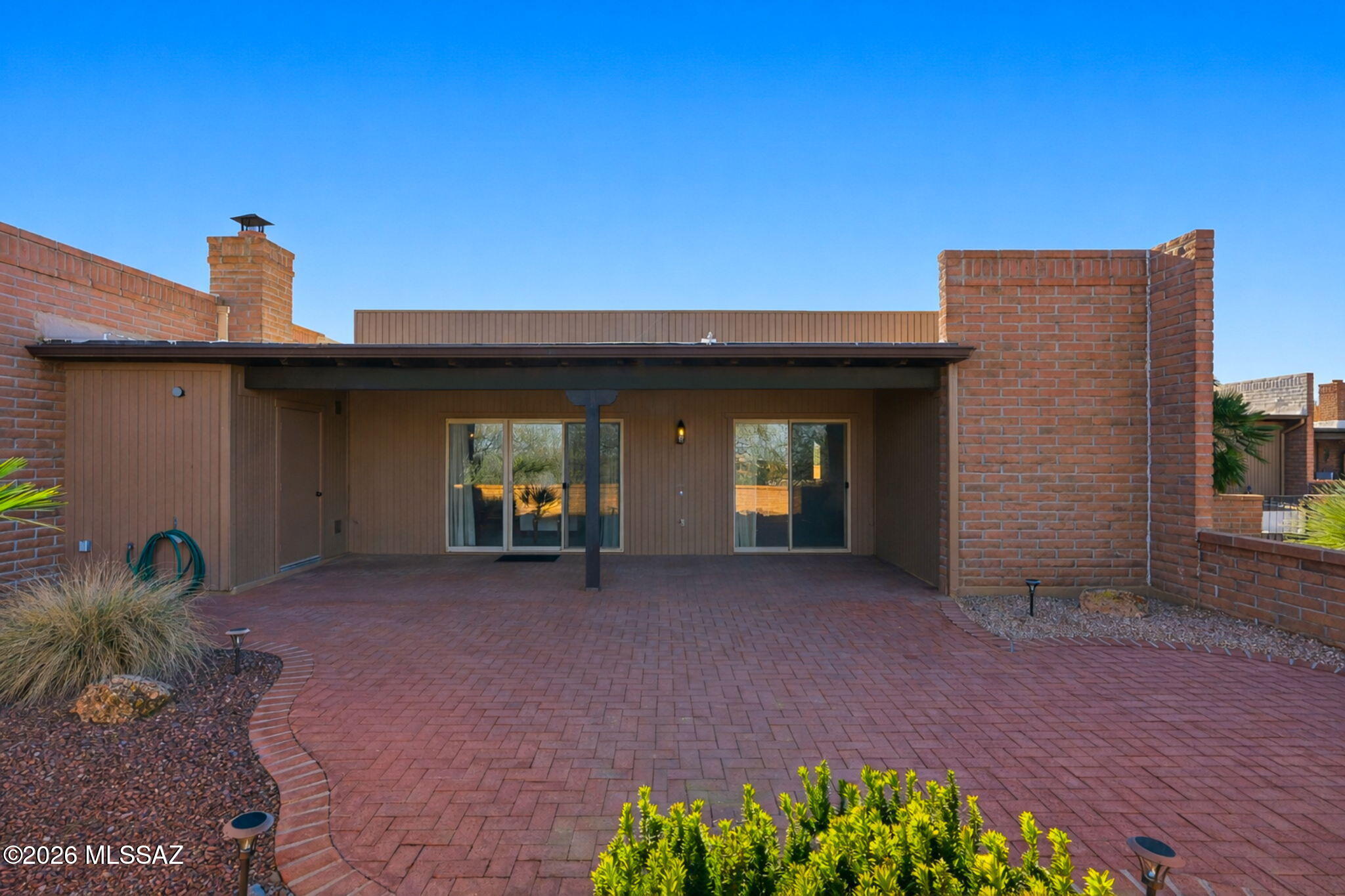 1040 W Camino Del Pato