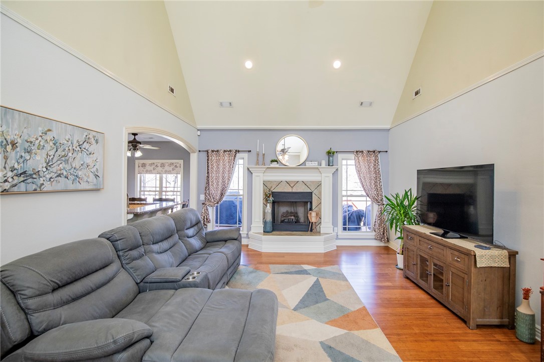 4203 W Pleasant Drive