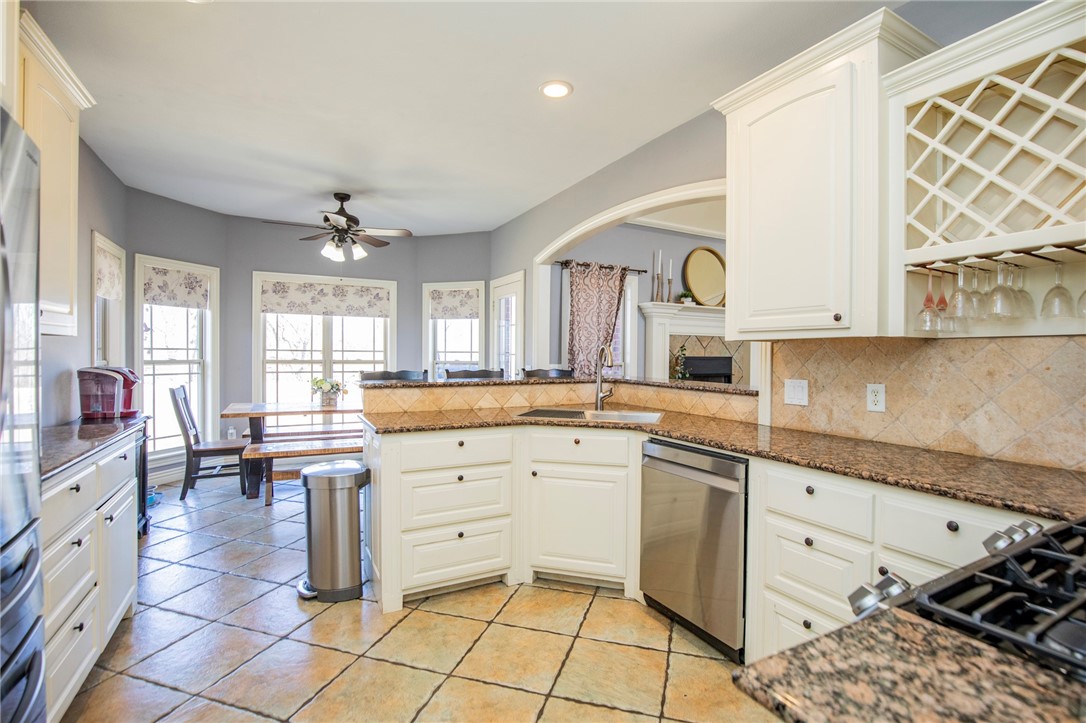 4203 W Pleasant Drive