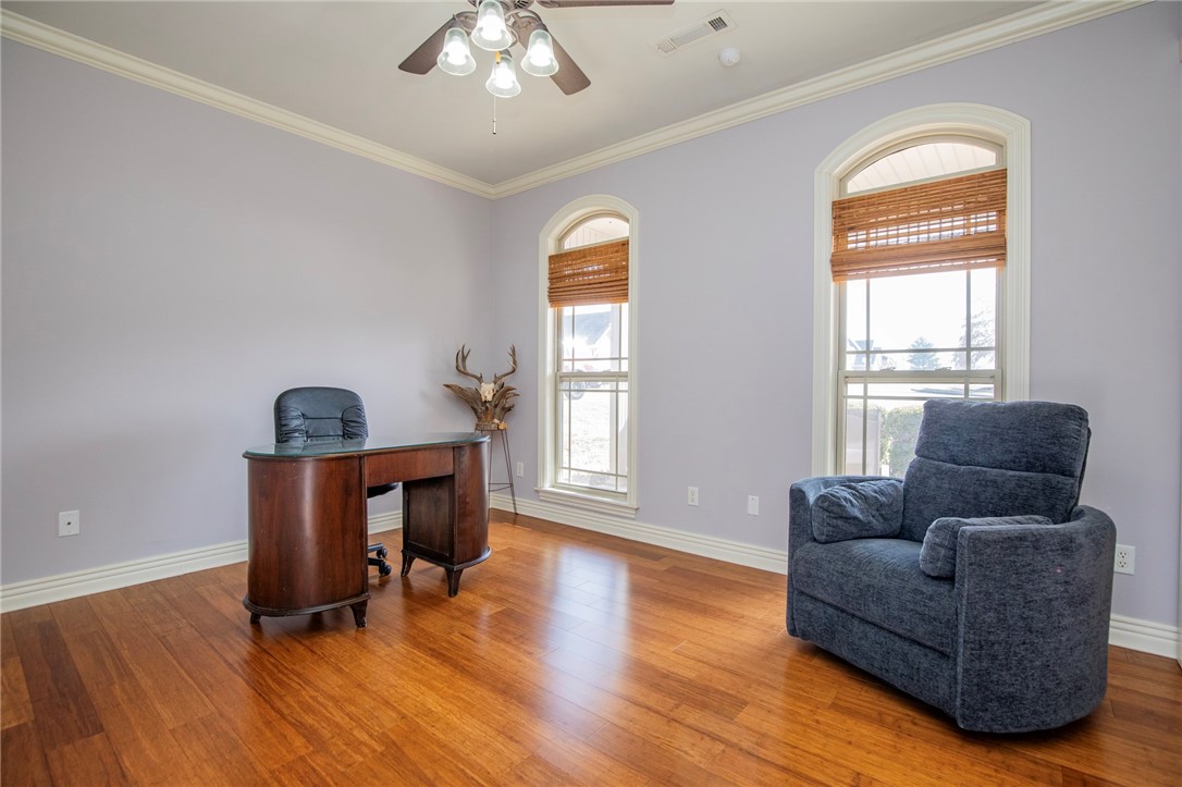 4203 W Pleasant Drive