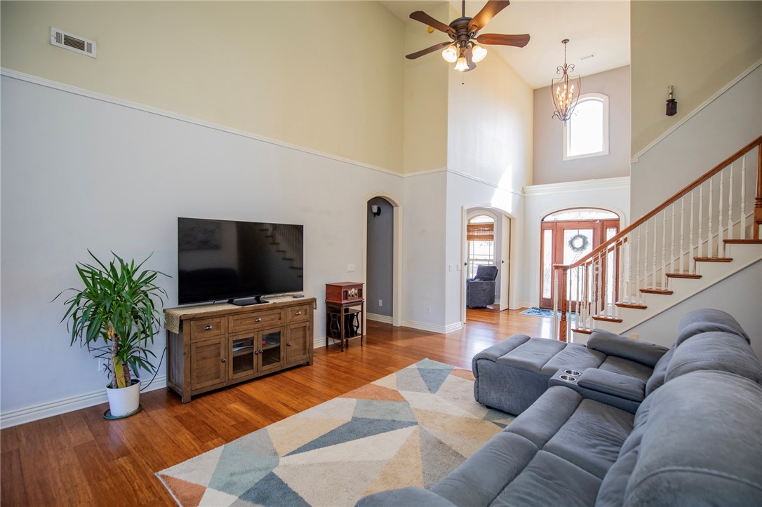 4203 W Pleasant Drive