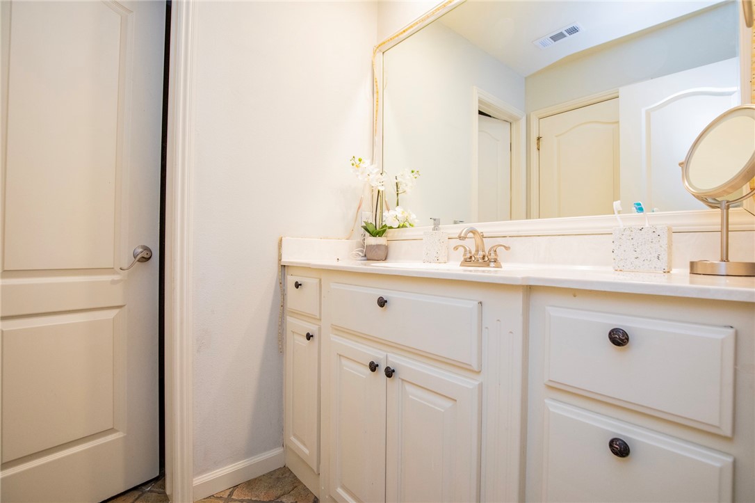 4203 W Pleasant Drive