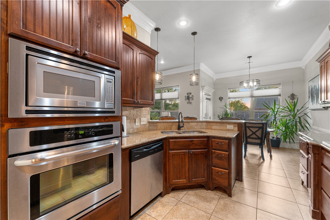 4002 SW Summerbrook Street