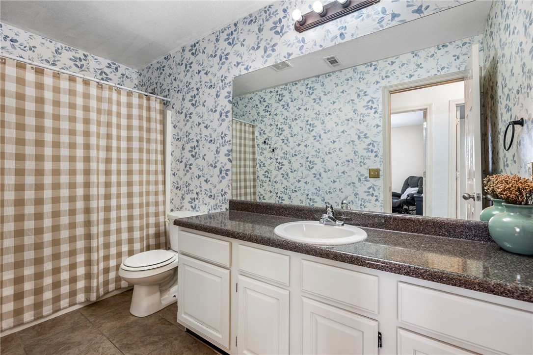 210 E Thistlewood Avenue