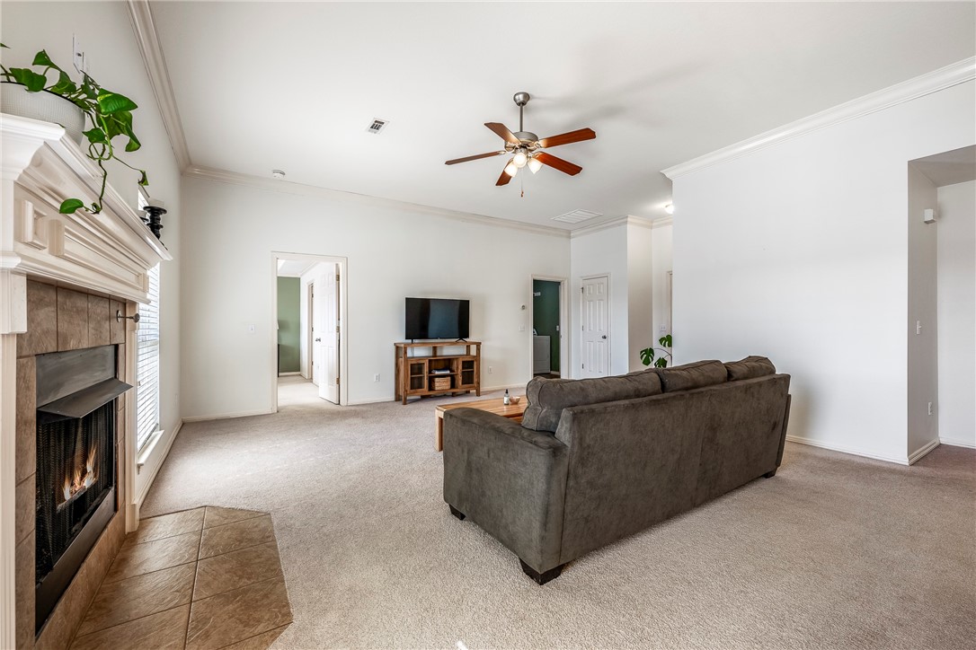 210 E Thistlewood Avenue