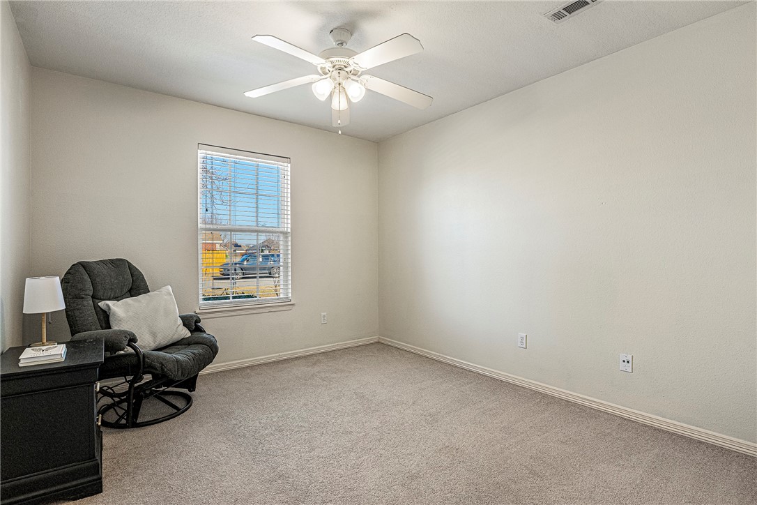 210 E Thistlewood Avenue