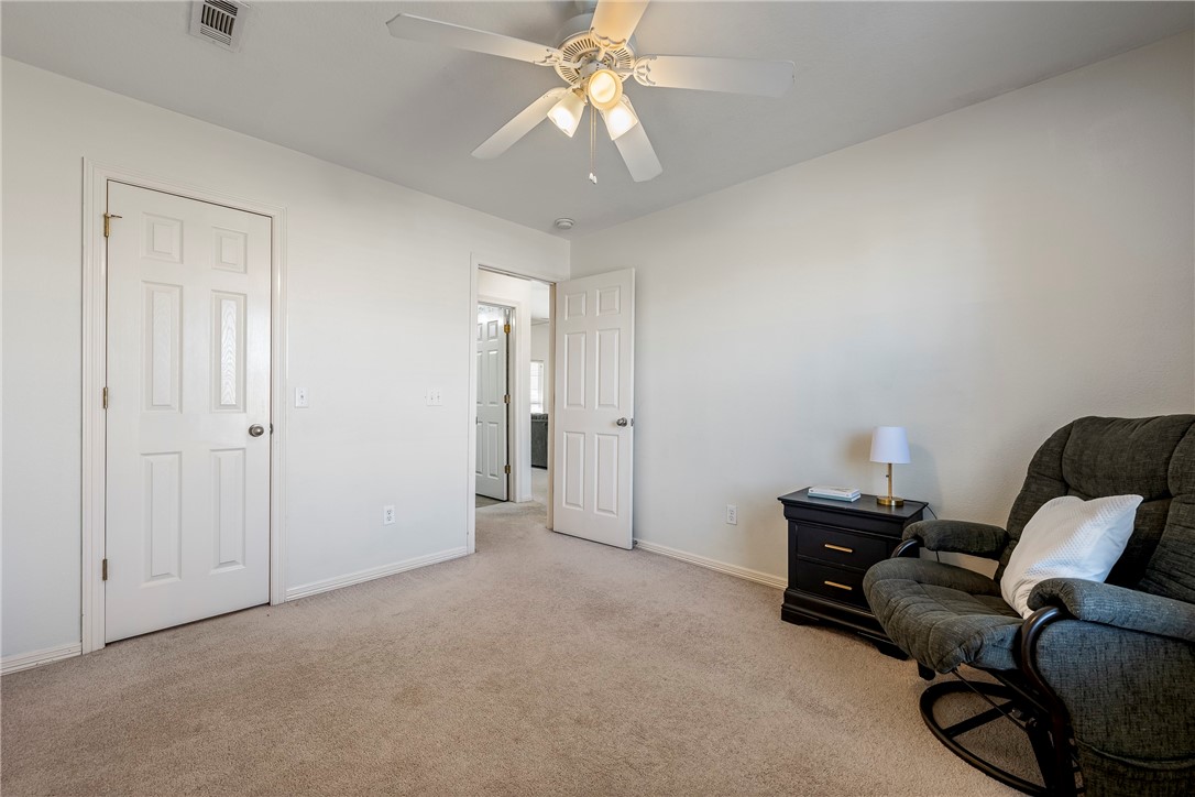 210 E Thistlewood Avenue