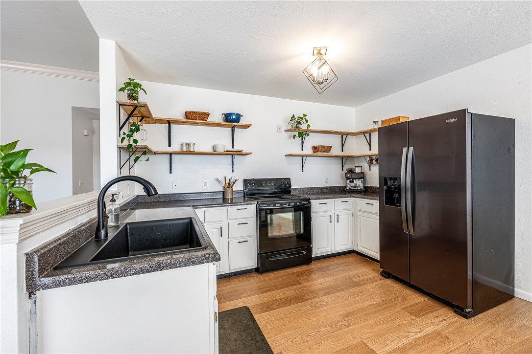 210 E Thistlewood Avenue