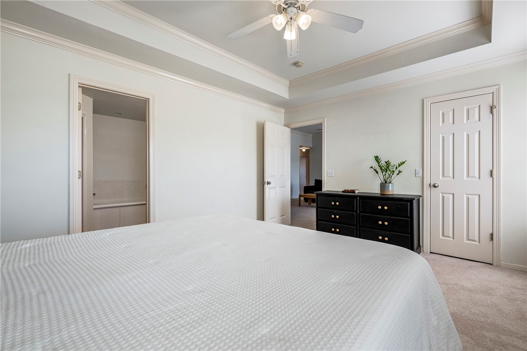 210 E Thistlewood Avenue